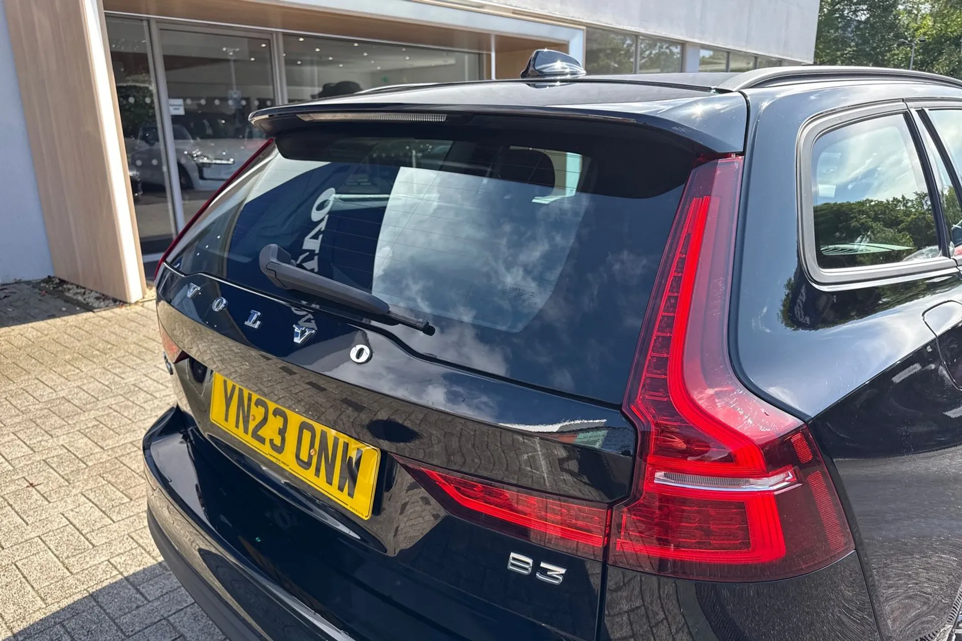 Volvo V60 thumbnail image number 16