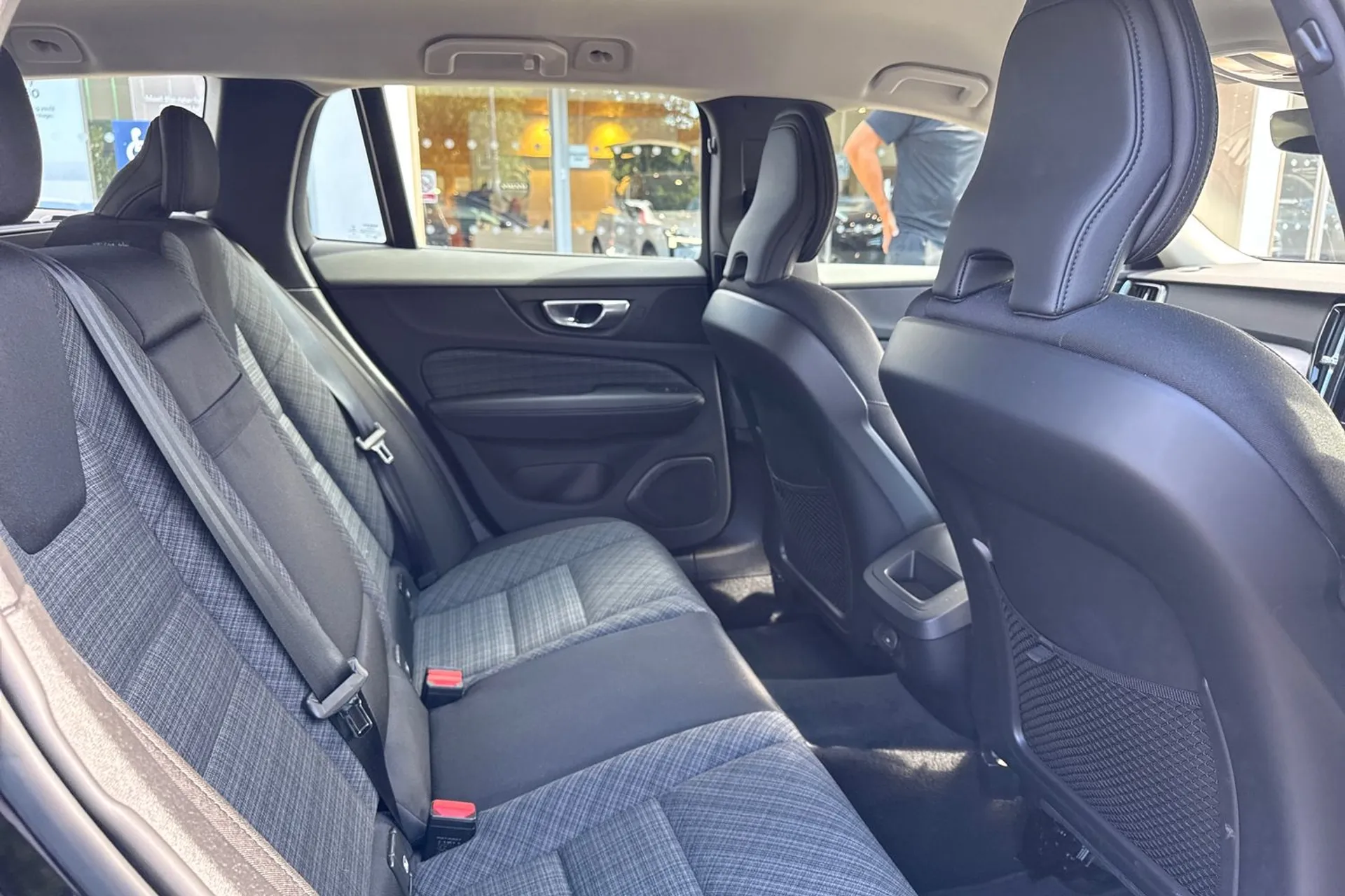 Volvo V60 thumbnail image number 23