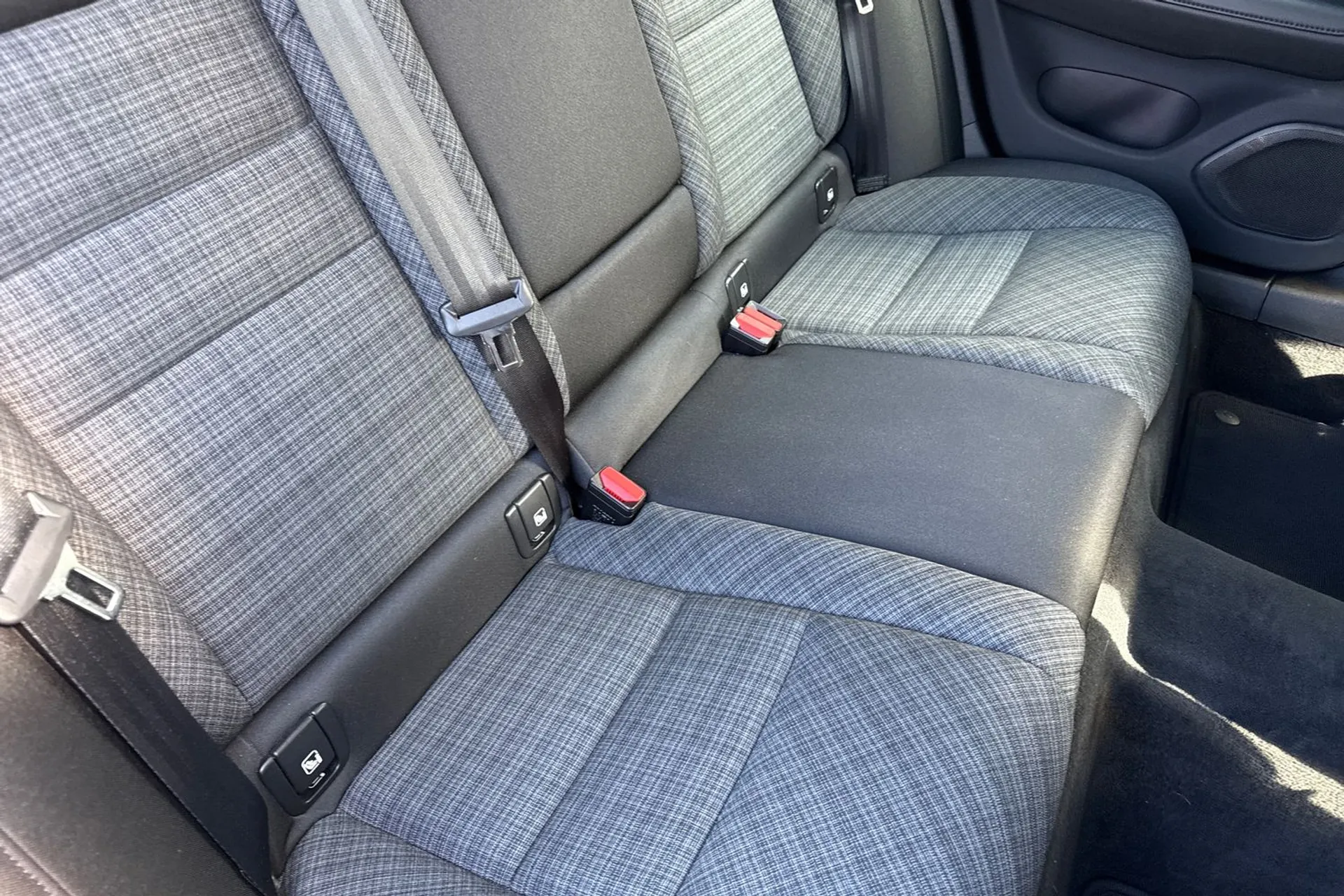 Volvo V60 thumbnail image number 25