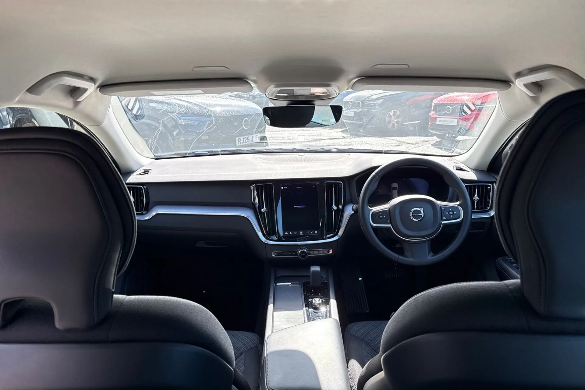 Volvo V60 thumbnail image number 3