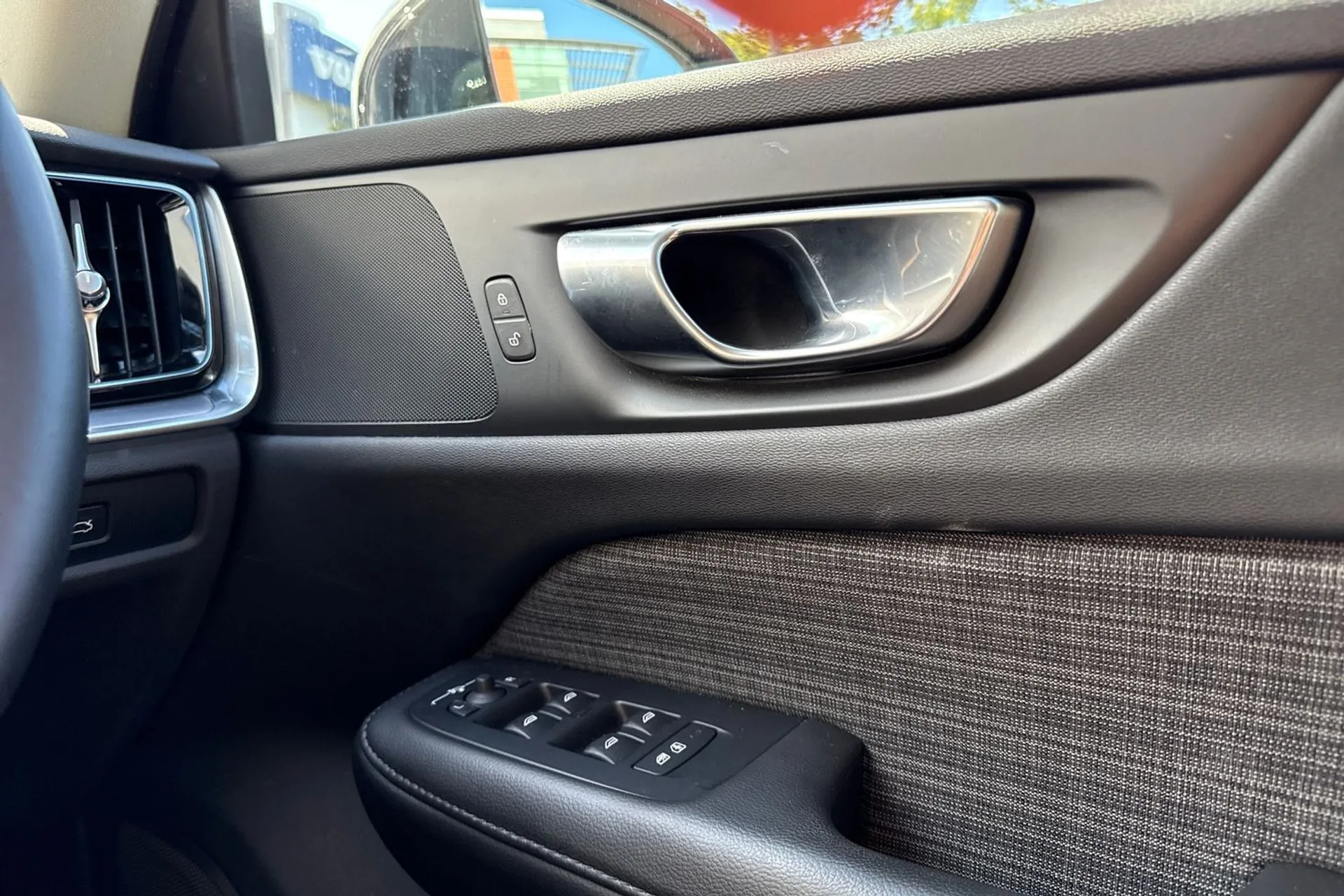 Volvo V60 thumbnail image number 41
