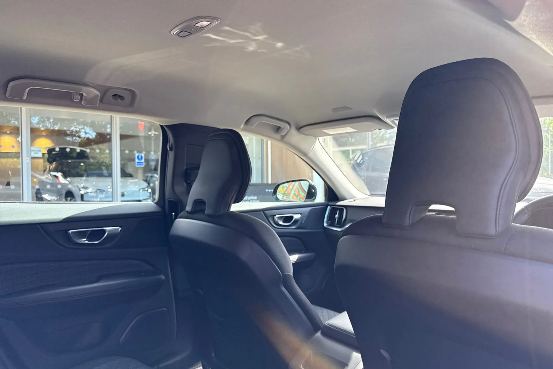 Volvo V60 thumbnail image number 24