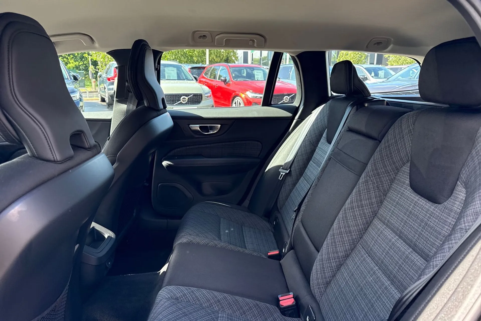 Volvo V60 thumbnail image number 30