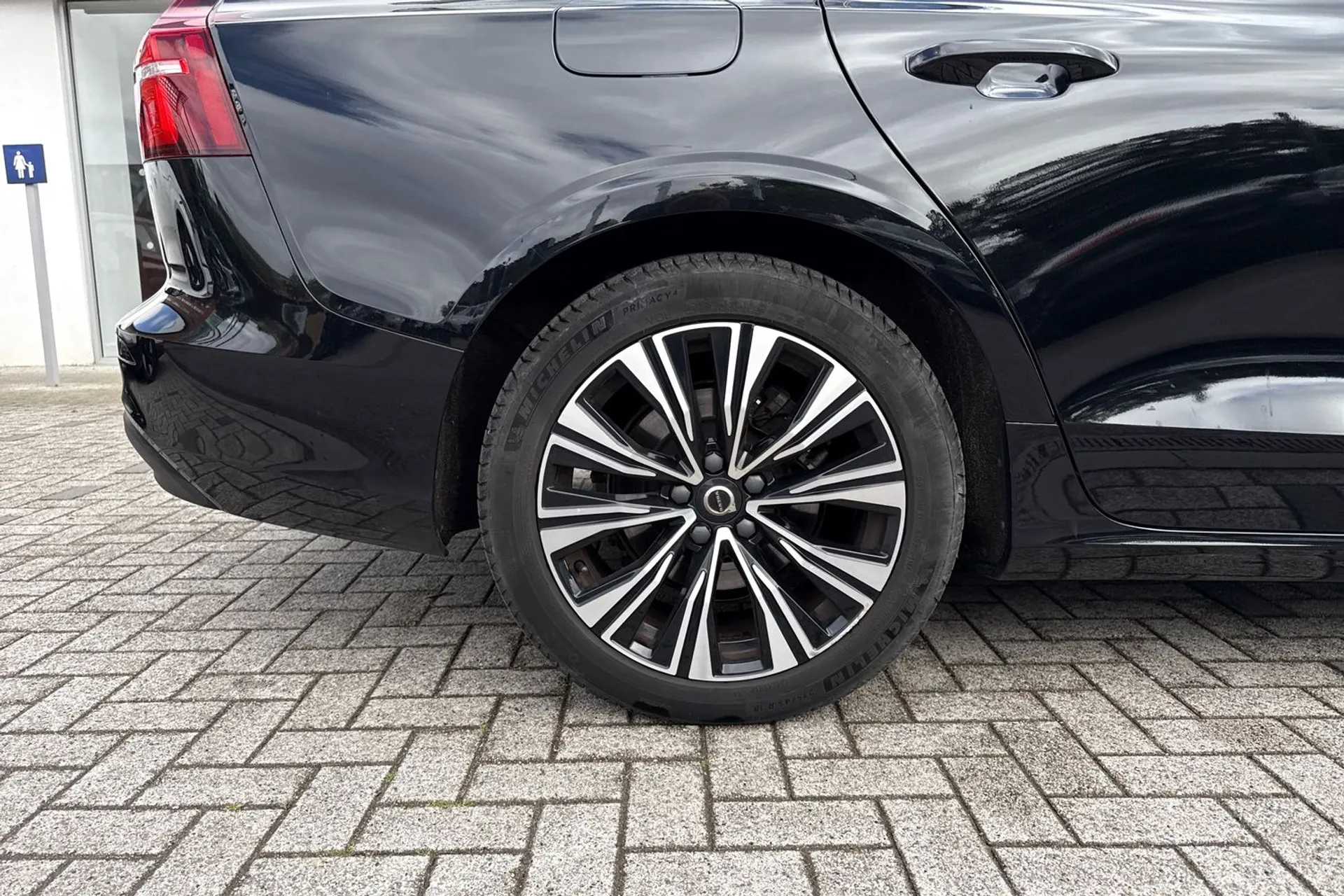 Volvo V60 thumbnail image number 17
