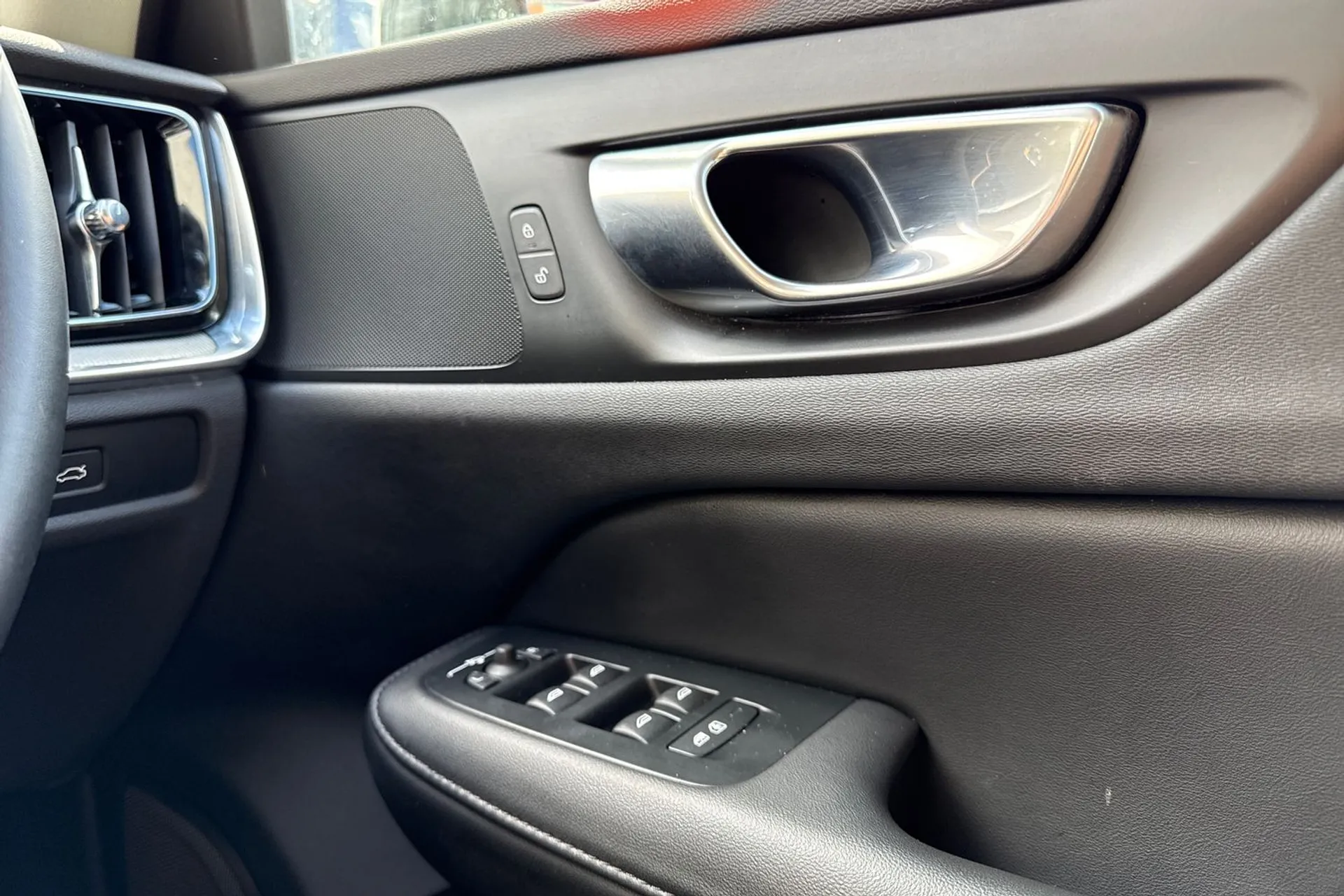 Volvo V60 thumbnail image number 41