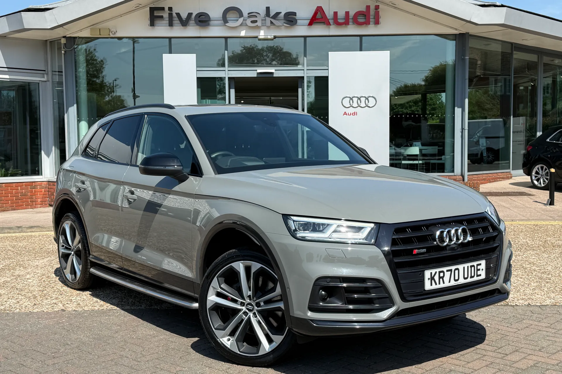 Audi Q5 focused image