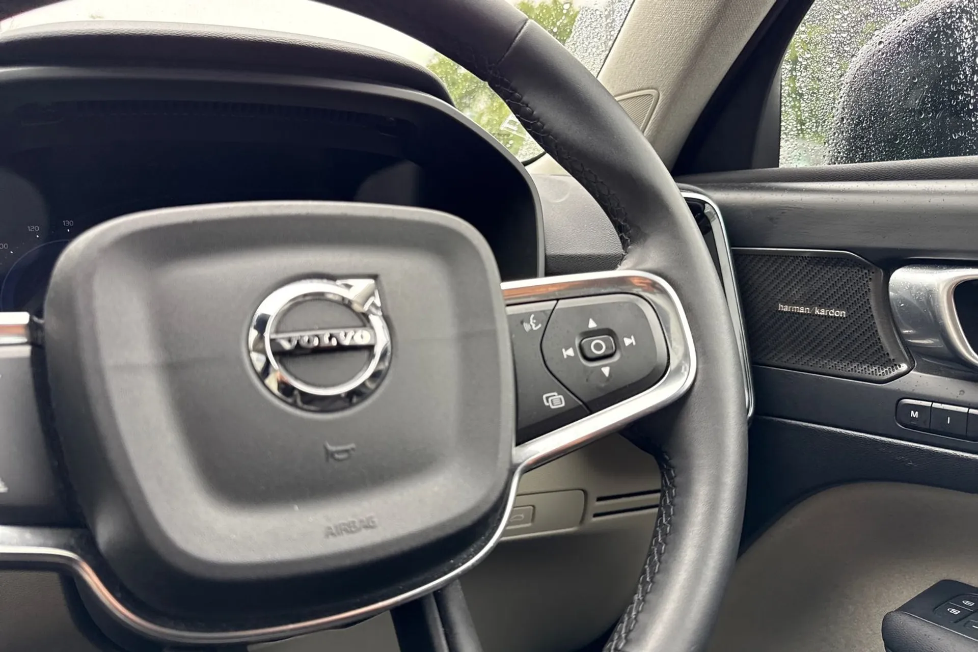 Volvo XC40 thumbnail image number 37