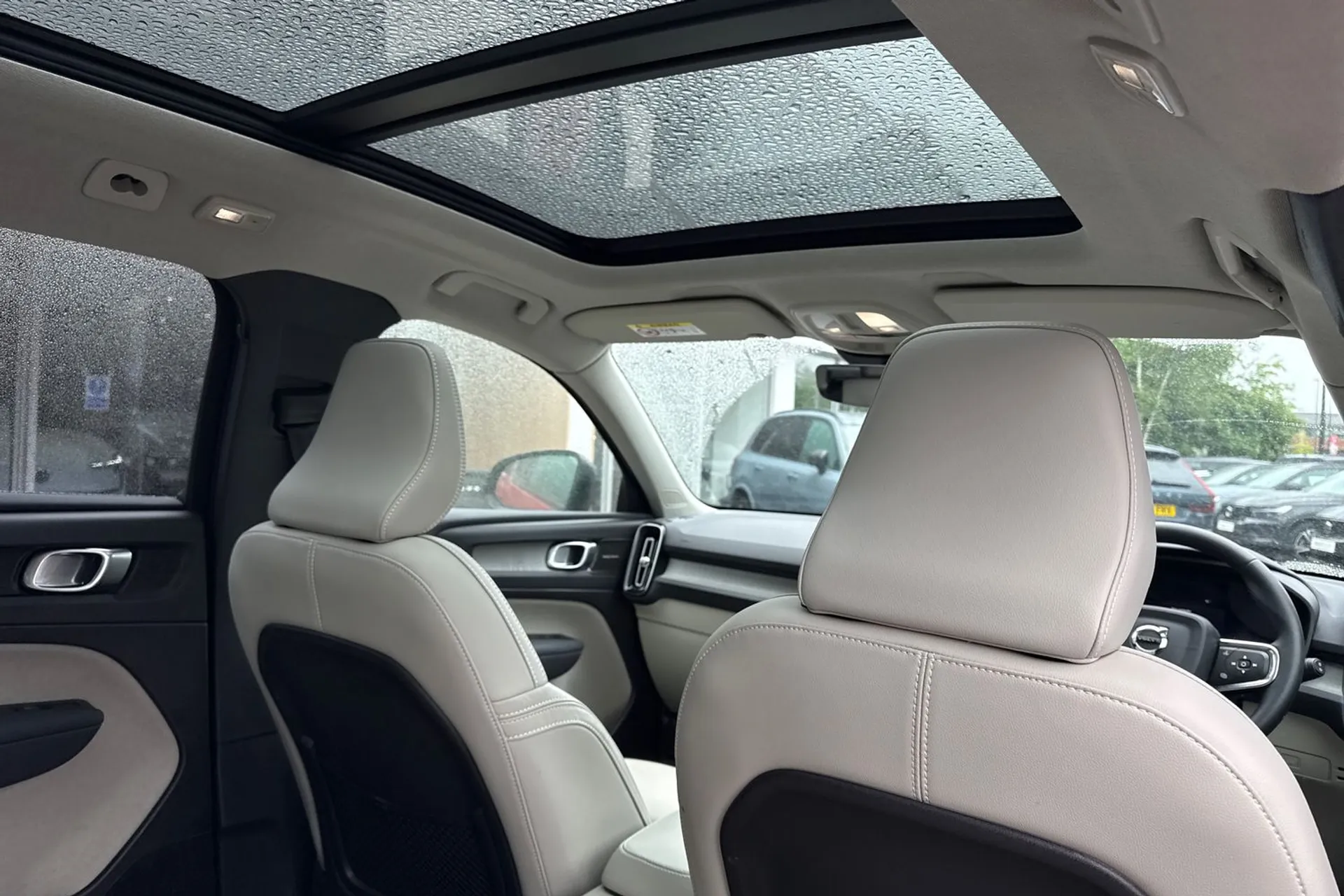 Volvo XC40 thumbnail image number 24