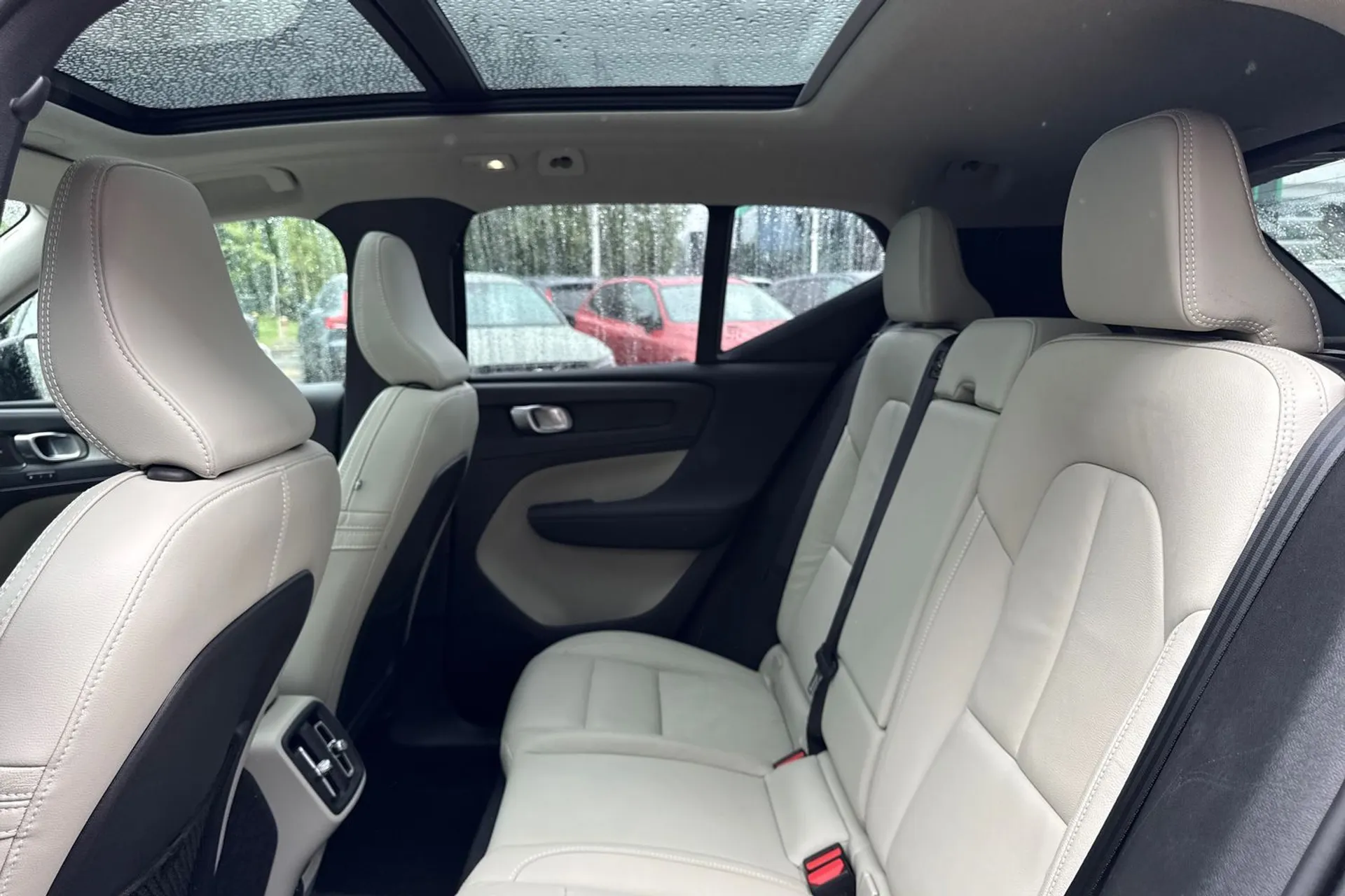 Volvo XC40 thumbnail image number 30