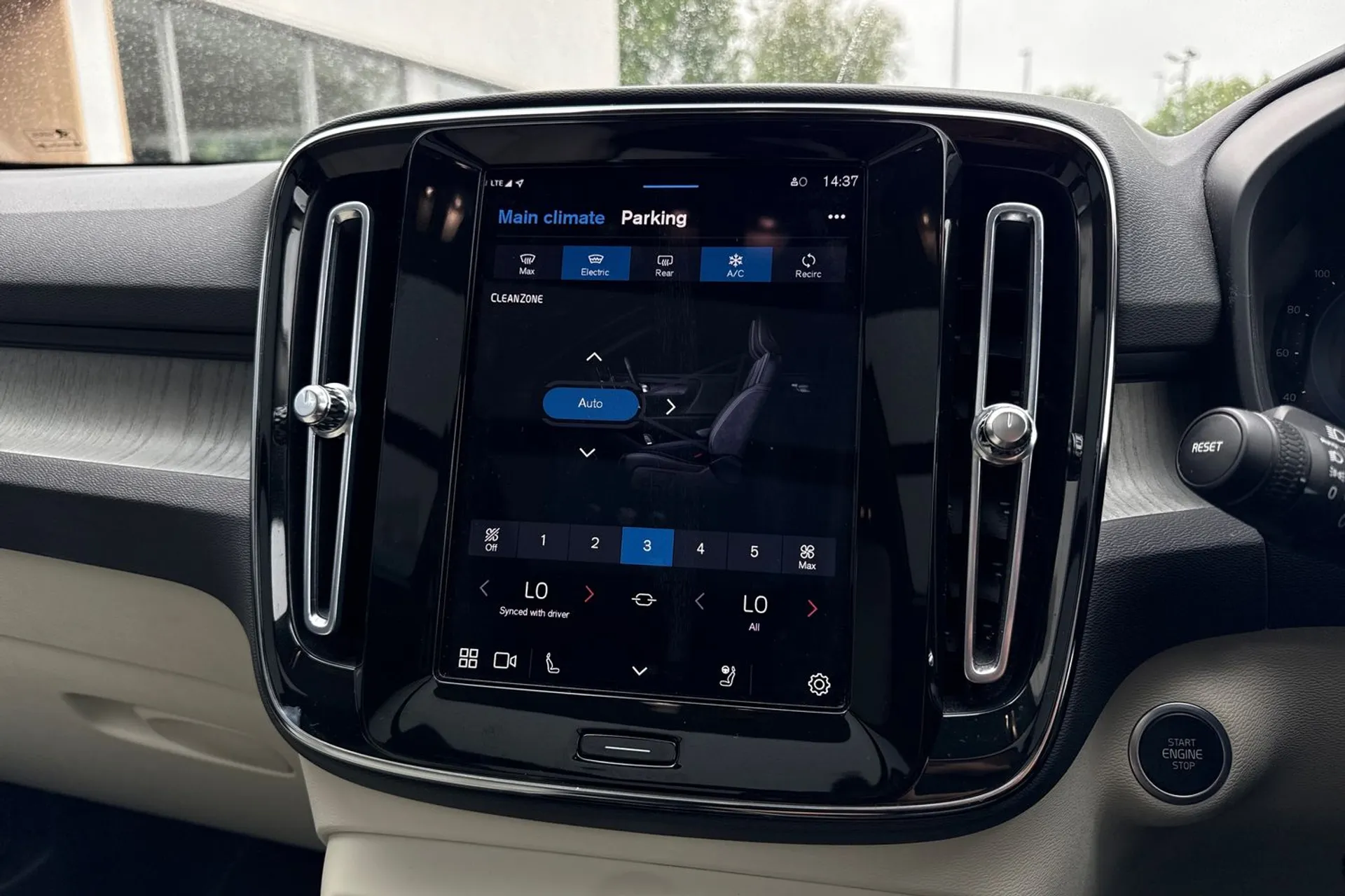 Volvo XC40 thumbnail image number 38