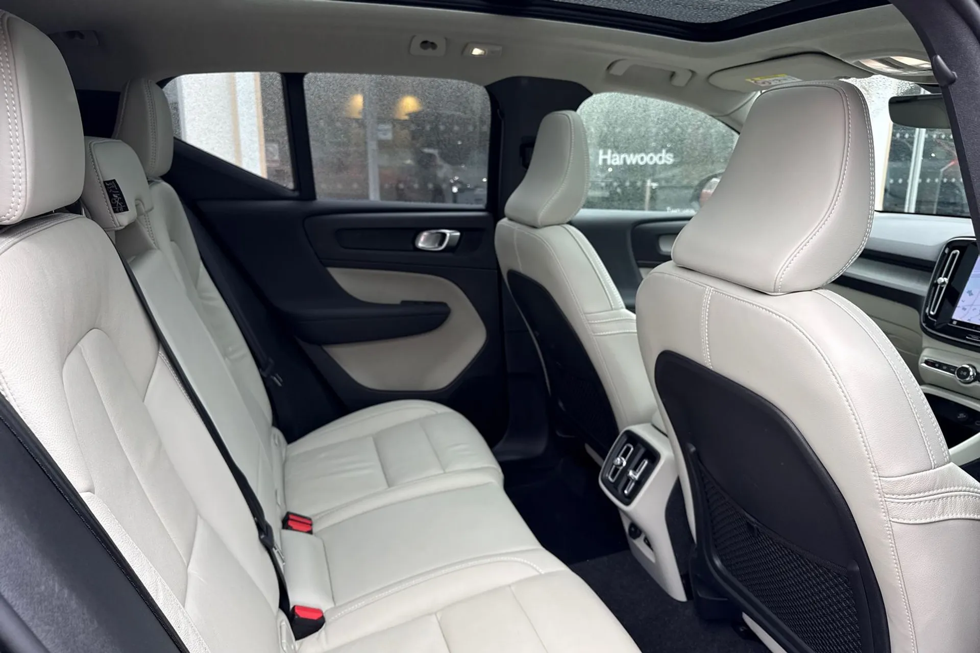 Volvo XC40 thumbnail image number 23