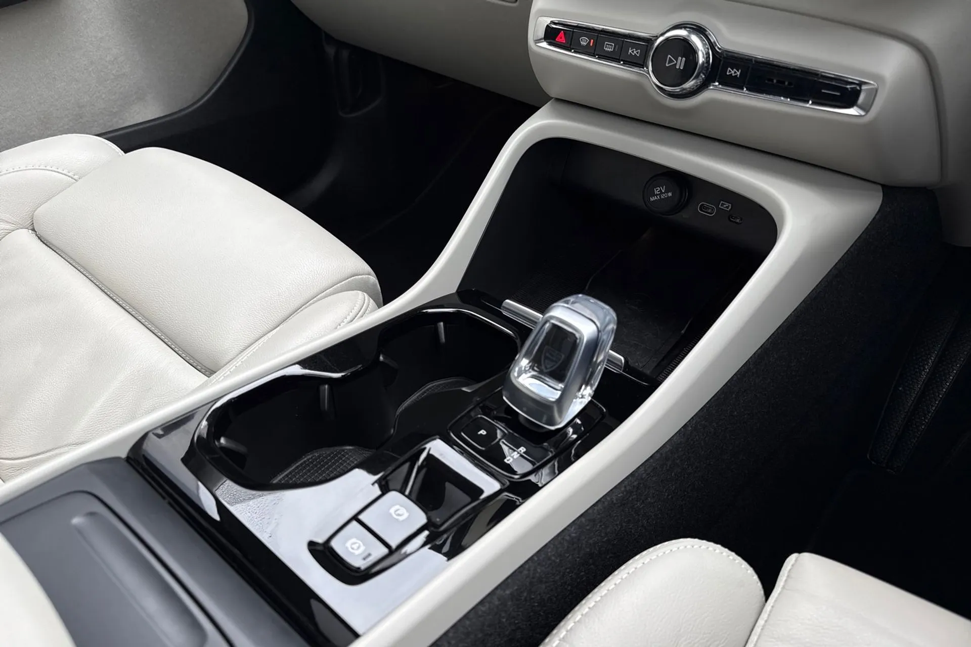 Volvo XC40 thumbnail image number 42