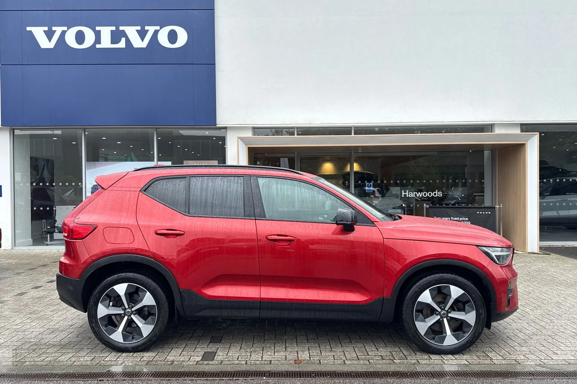 Volvo XC40 thumbnail image number 2
