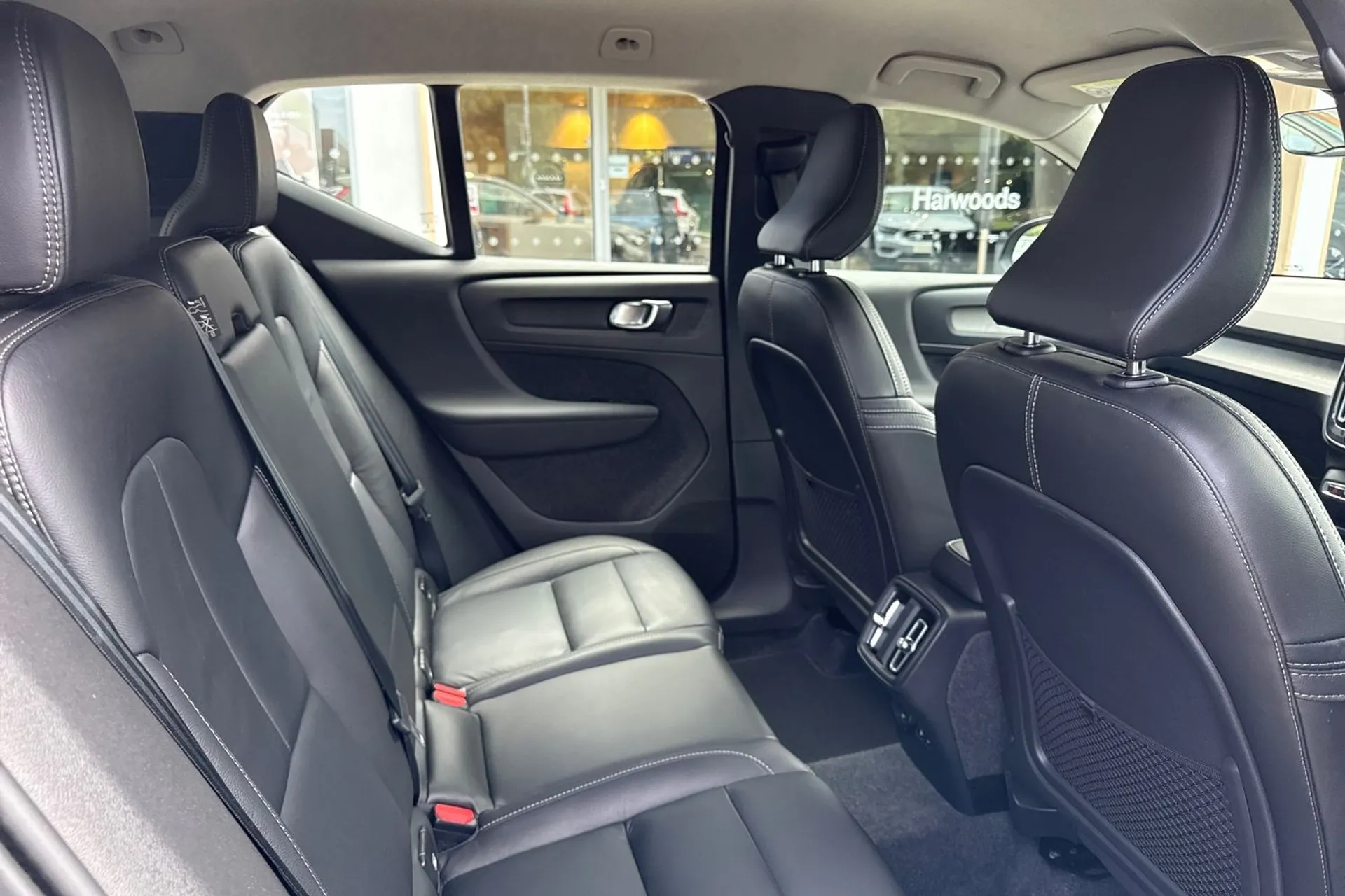 Volvo XC40 thumbnail image number 23