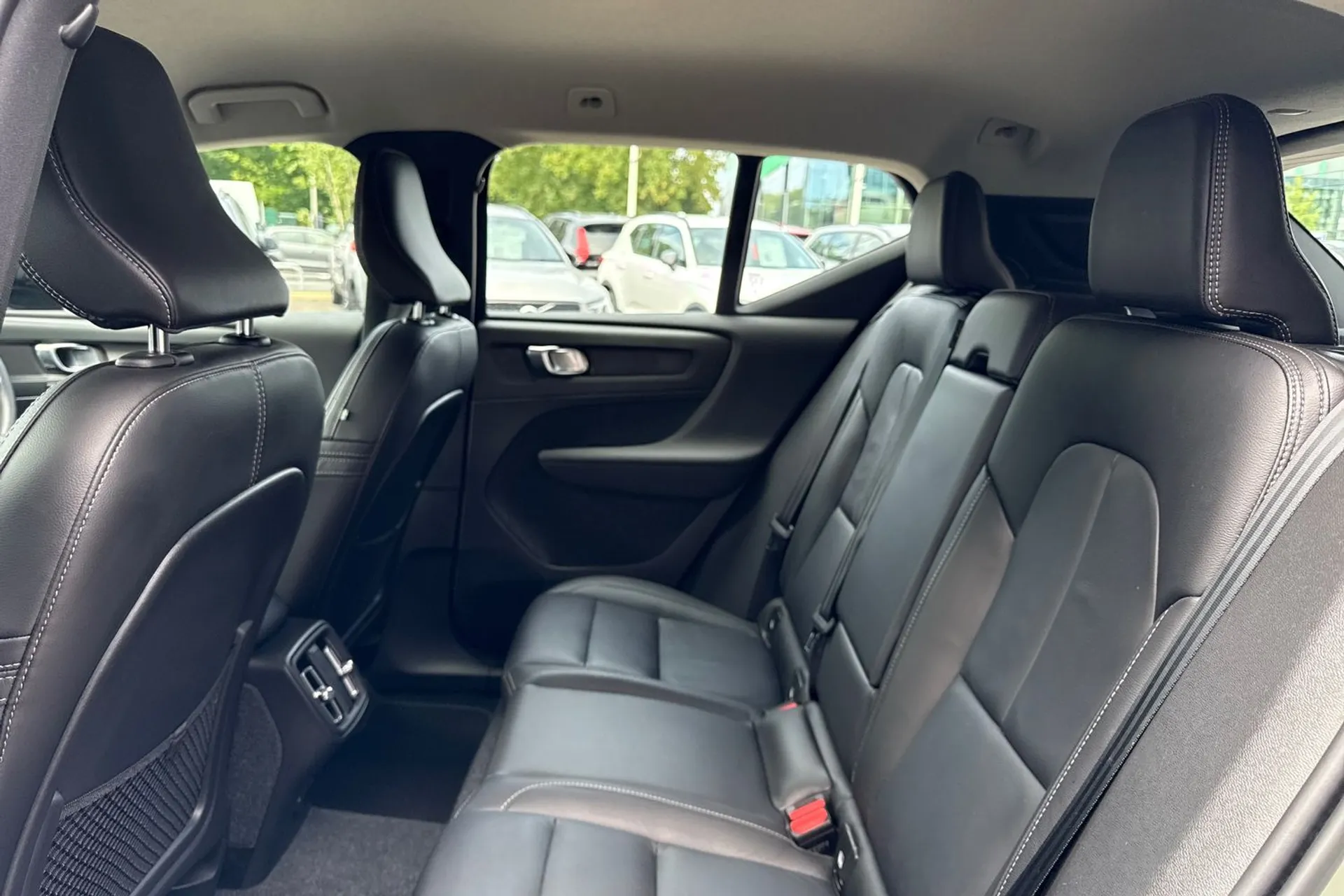 Volvo XC40 thumbnail image number 30