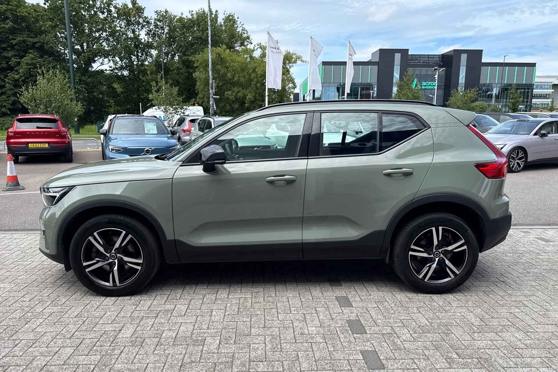 Volvo XC40 thumbnail image number 11