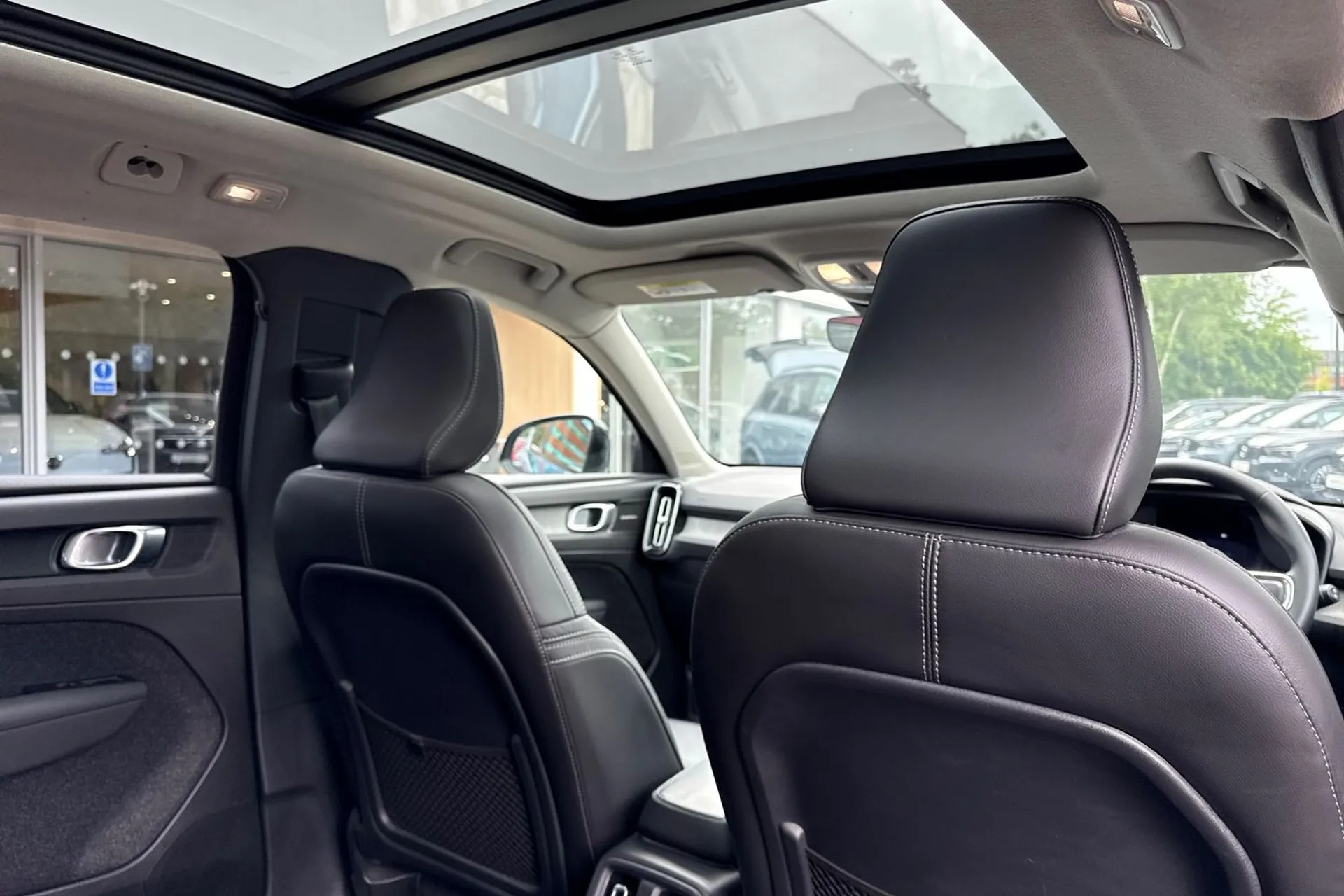 Volvo XC40 thumbnail image number 24