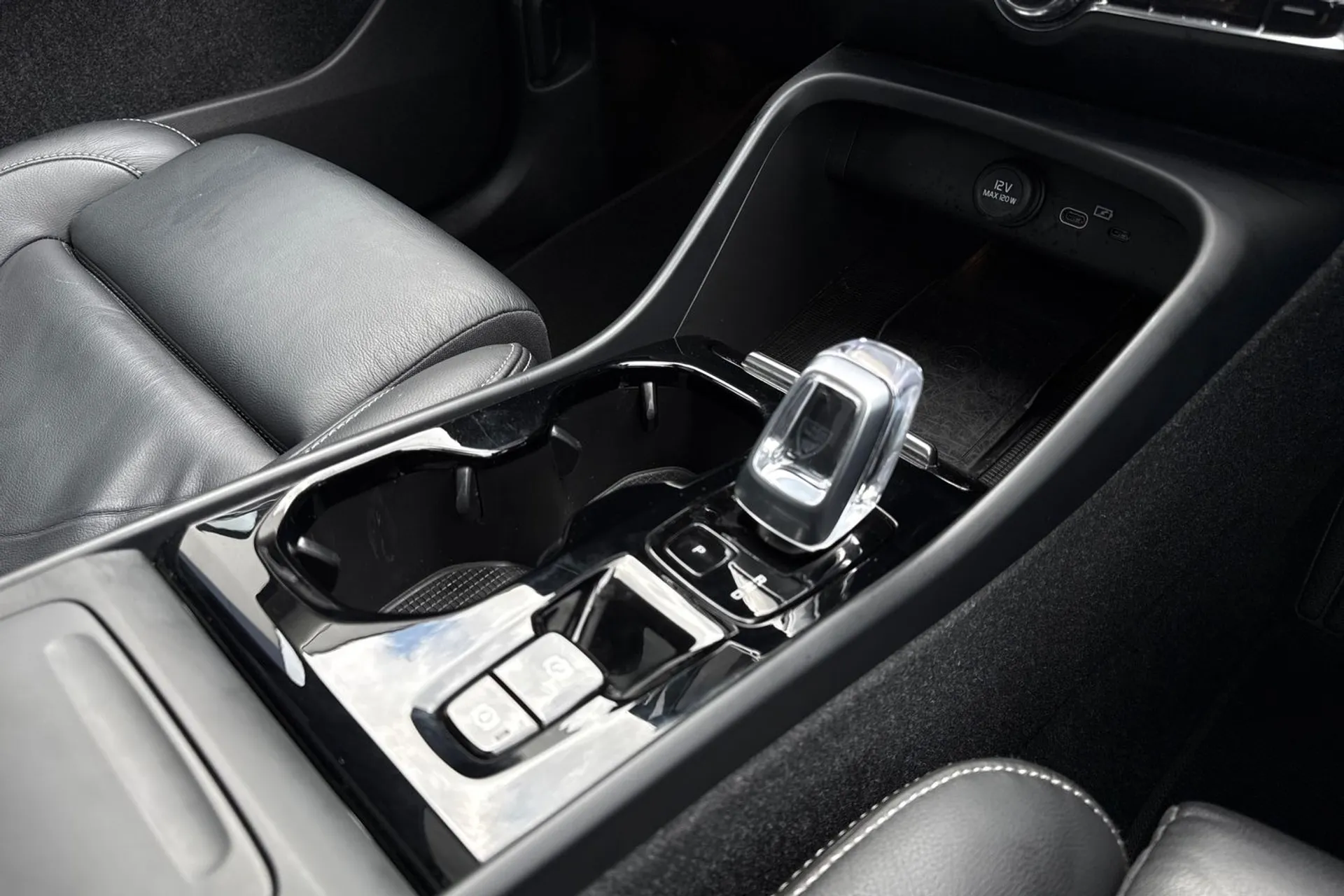 Volvo XC40 thumbnail image number 43