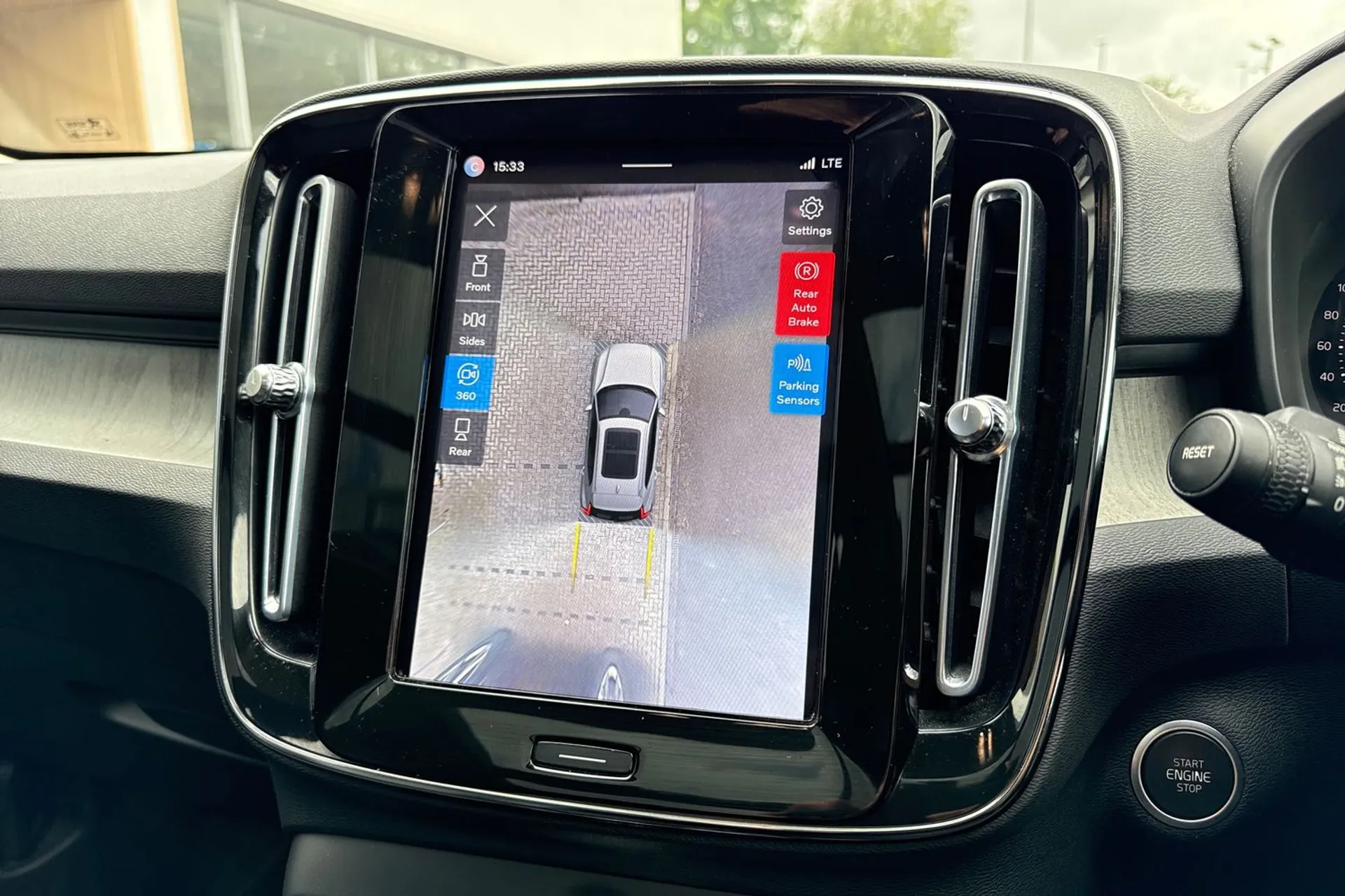 Volvo XC40 thumbnail image number 4