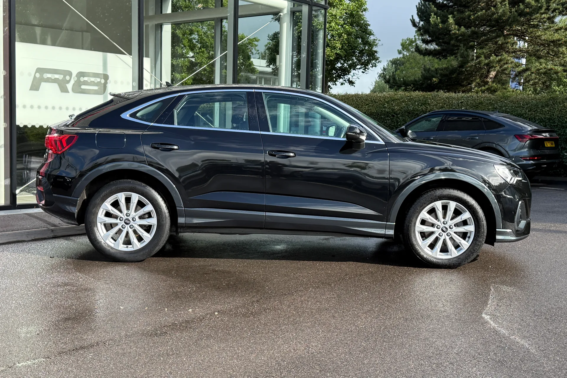 Audi Q3 thumbnail image number 2