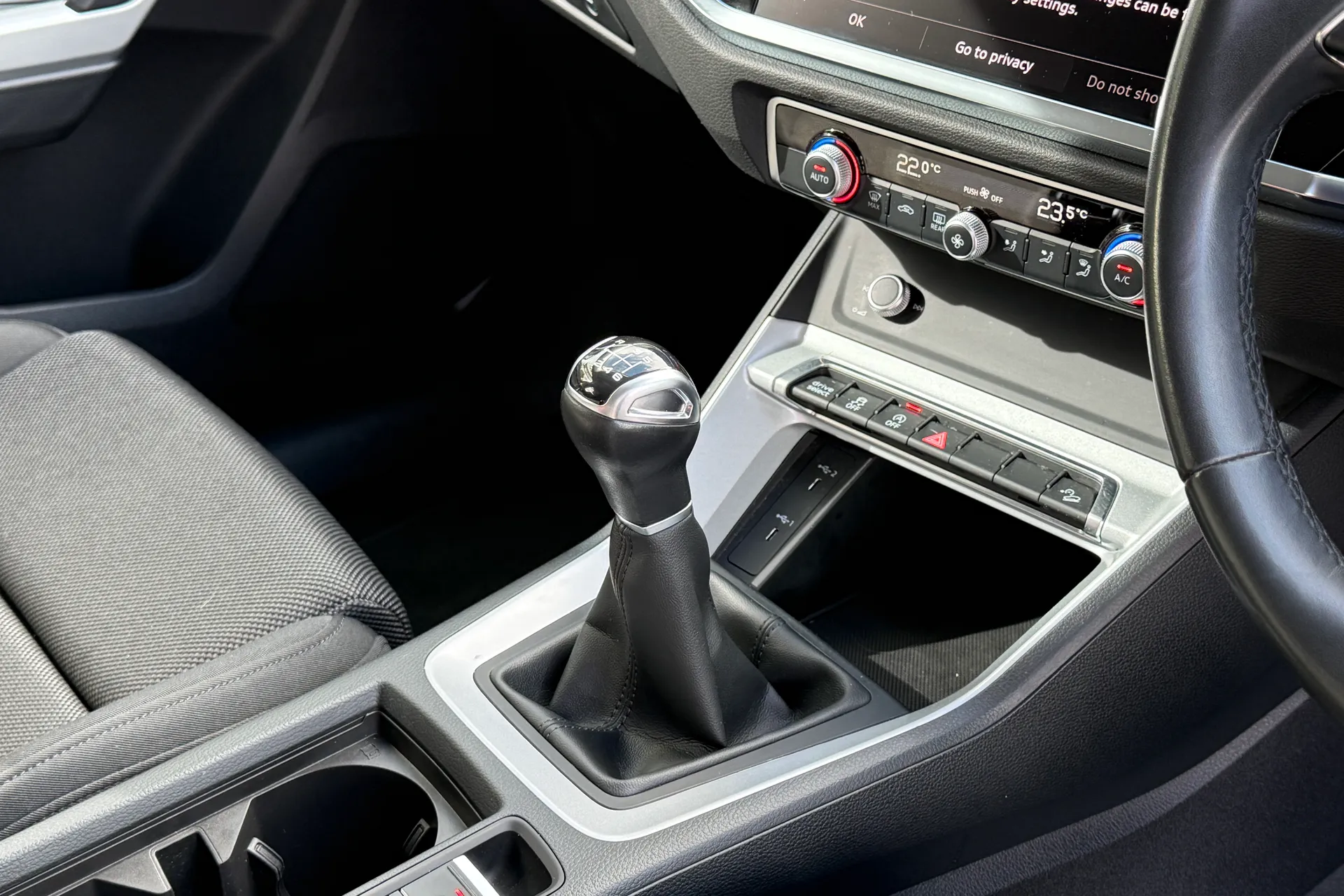 Audi Q3 thumbnail image number 17
