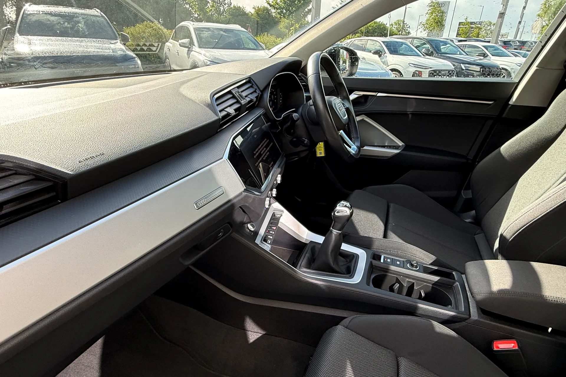 Audi Q3 thumbnail image number 14