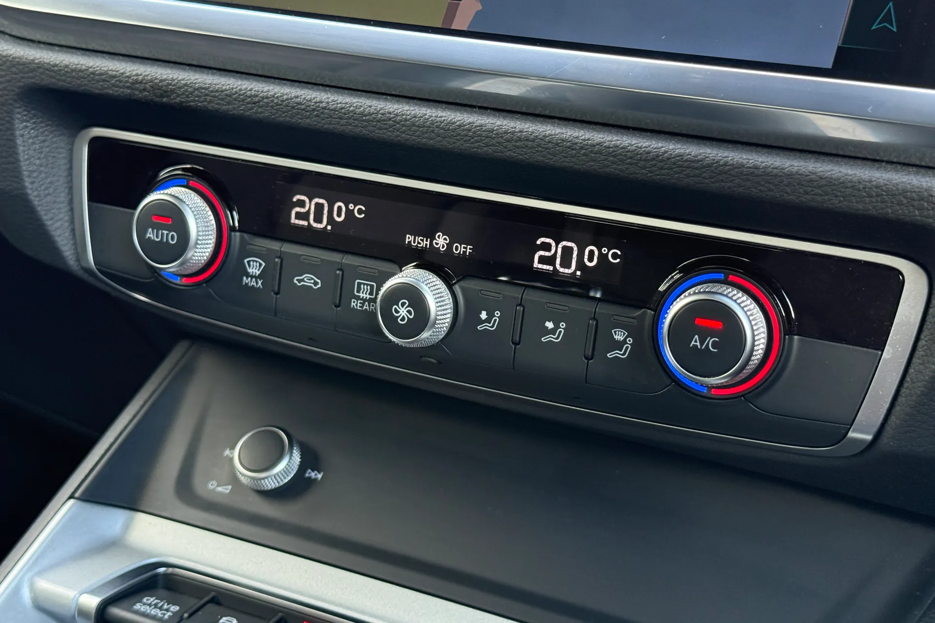 Audi Q3 thumbnail image number 31