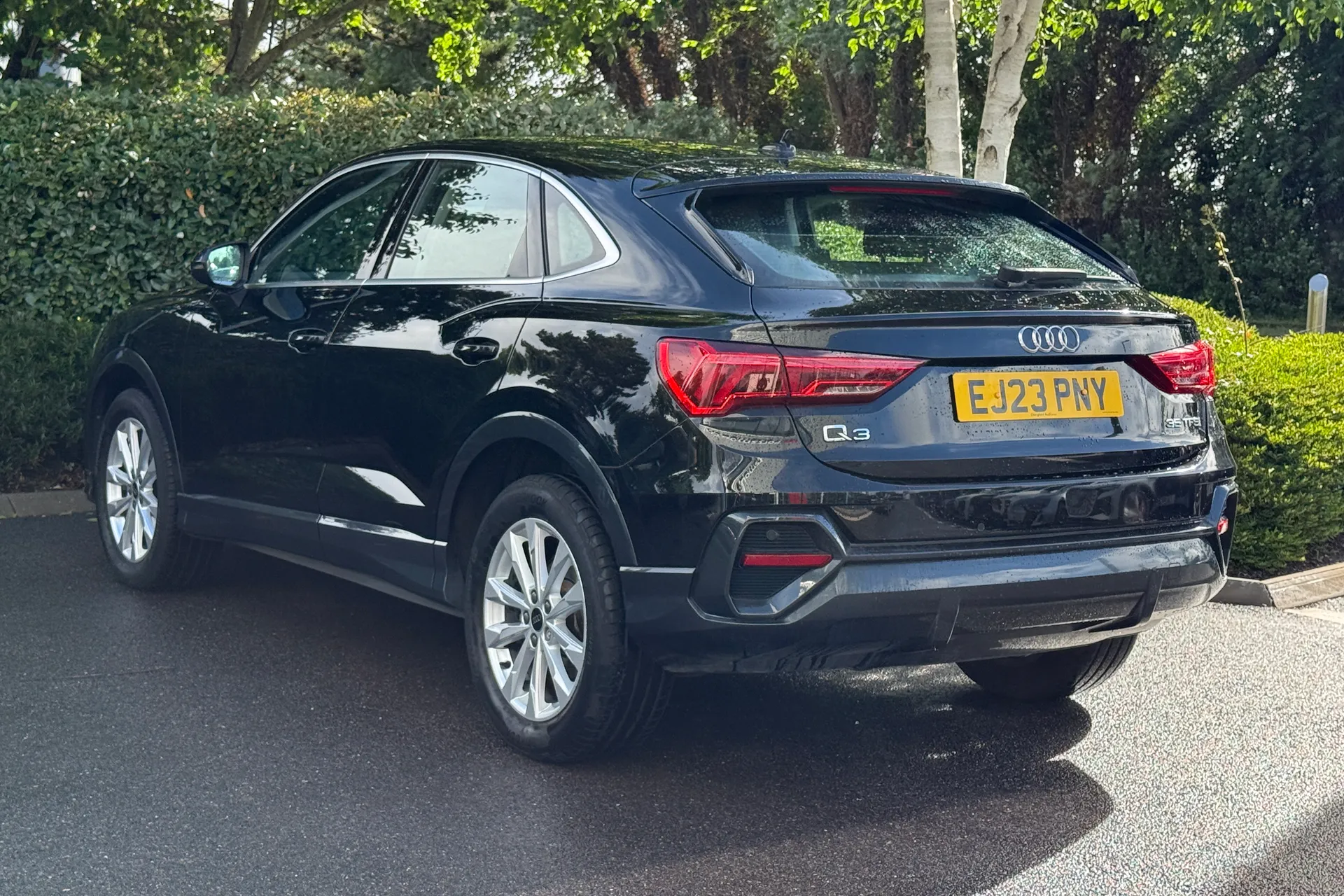 Audi Q3 thumbnail image number 15