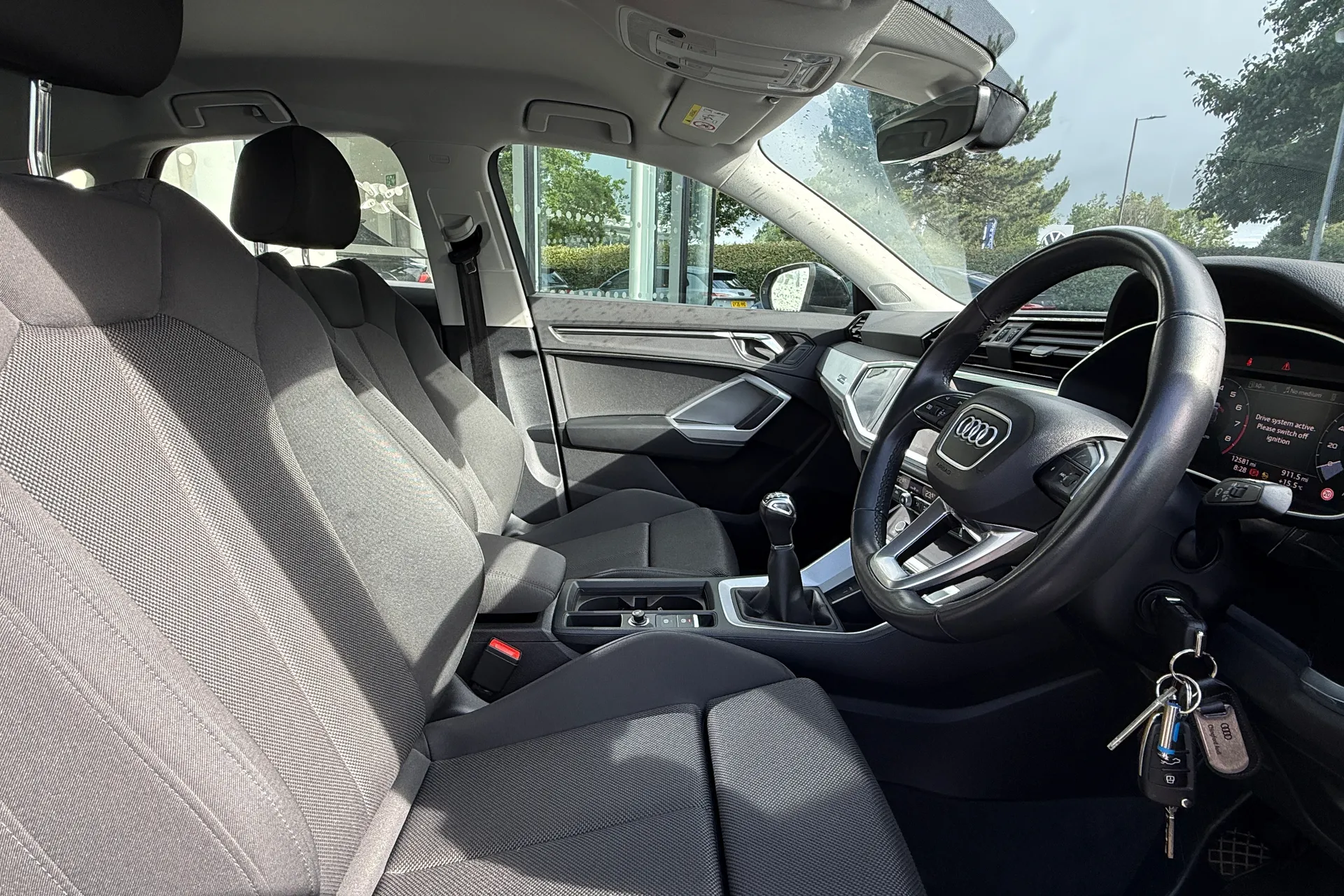 Audi Q3 thumbnail image number 24