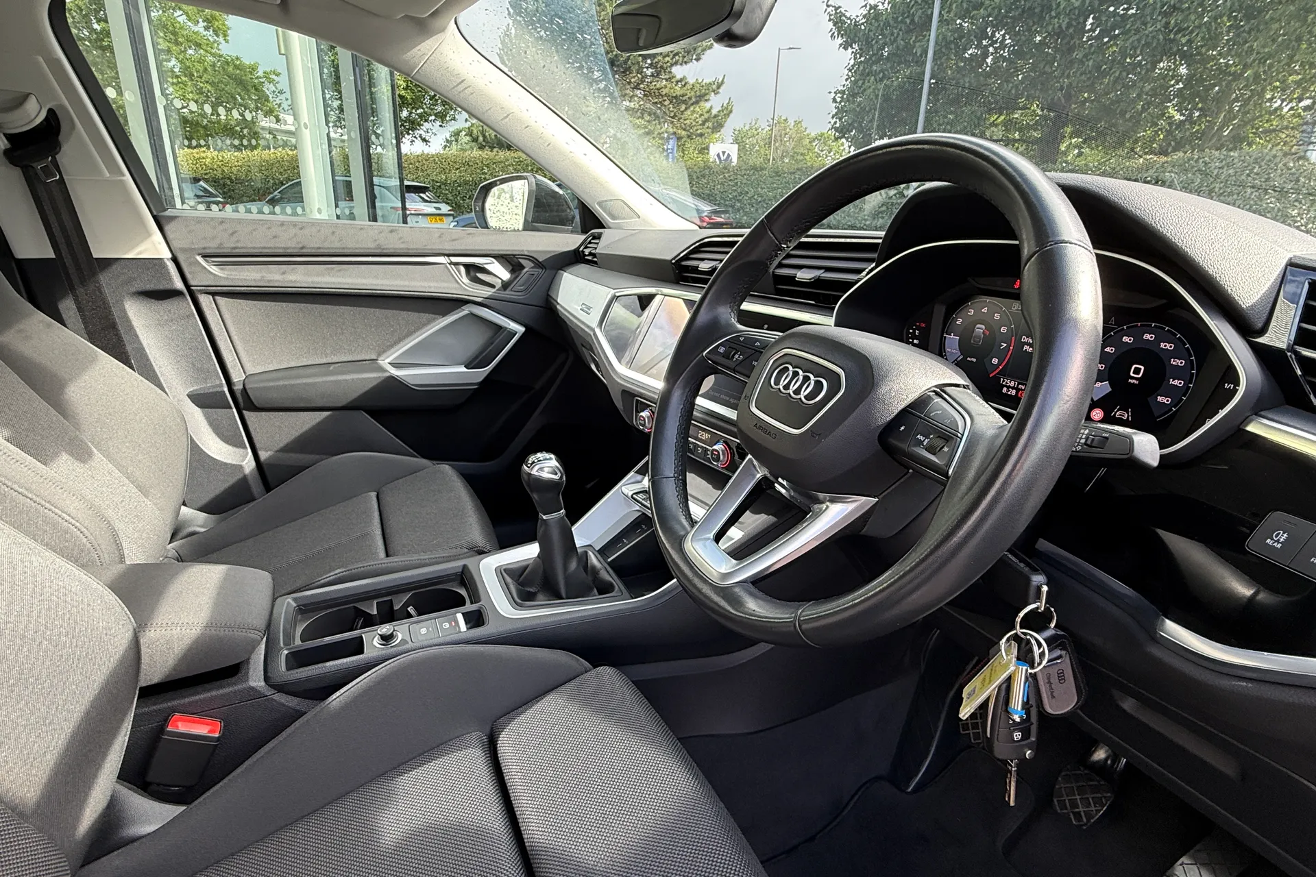 Audi Q3 thumbnail image number 12