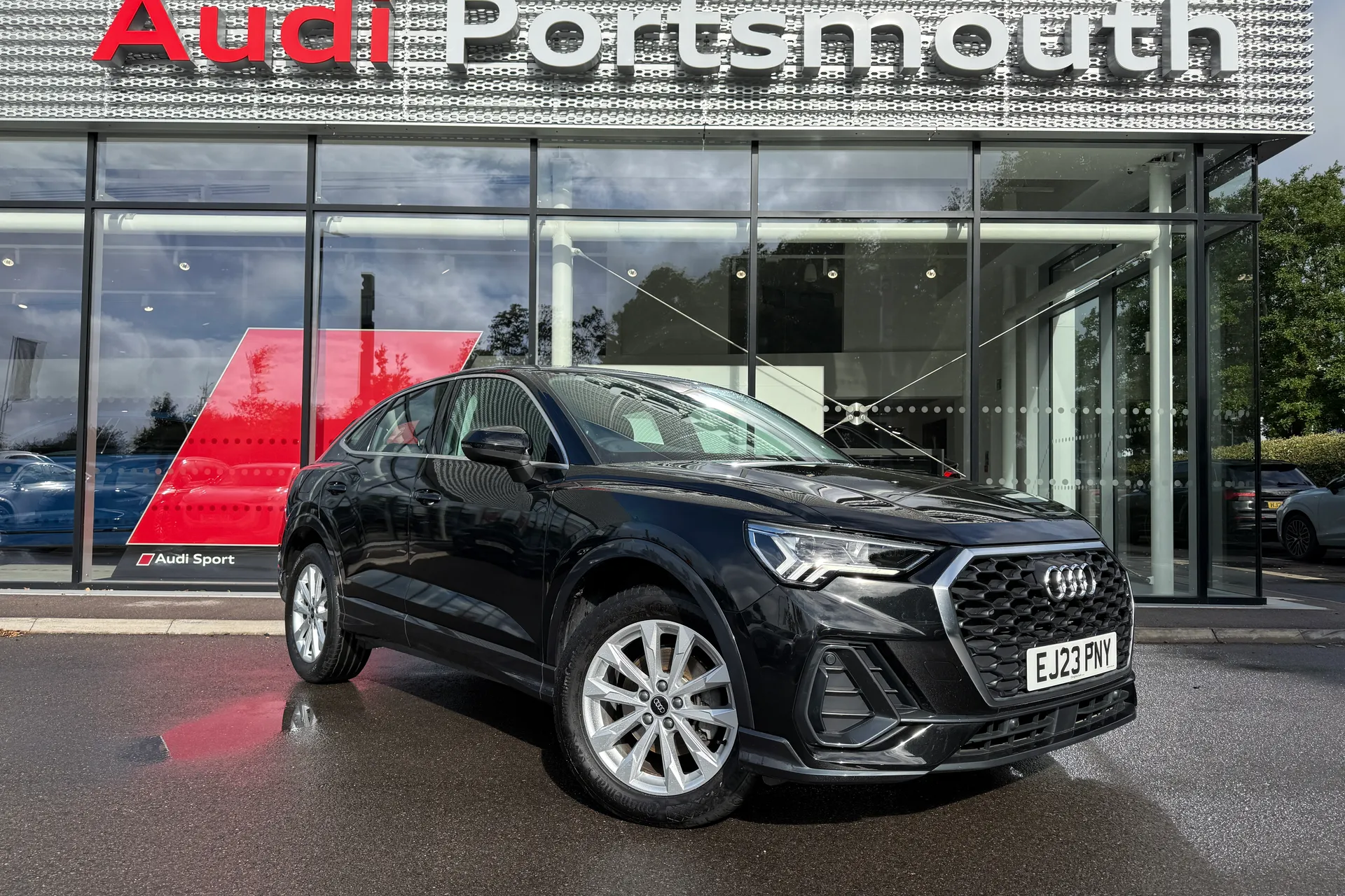 Audi Q3 focused image