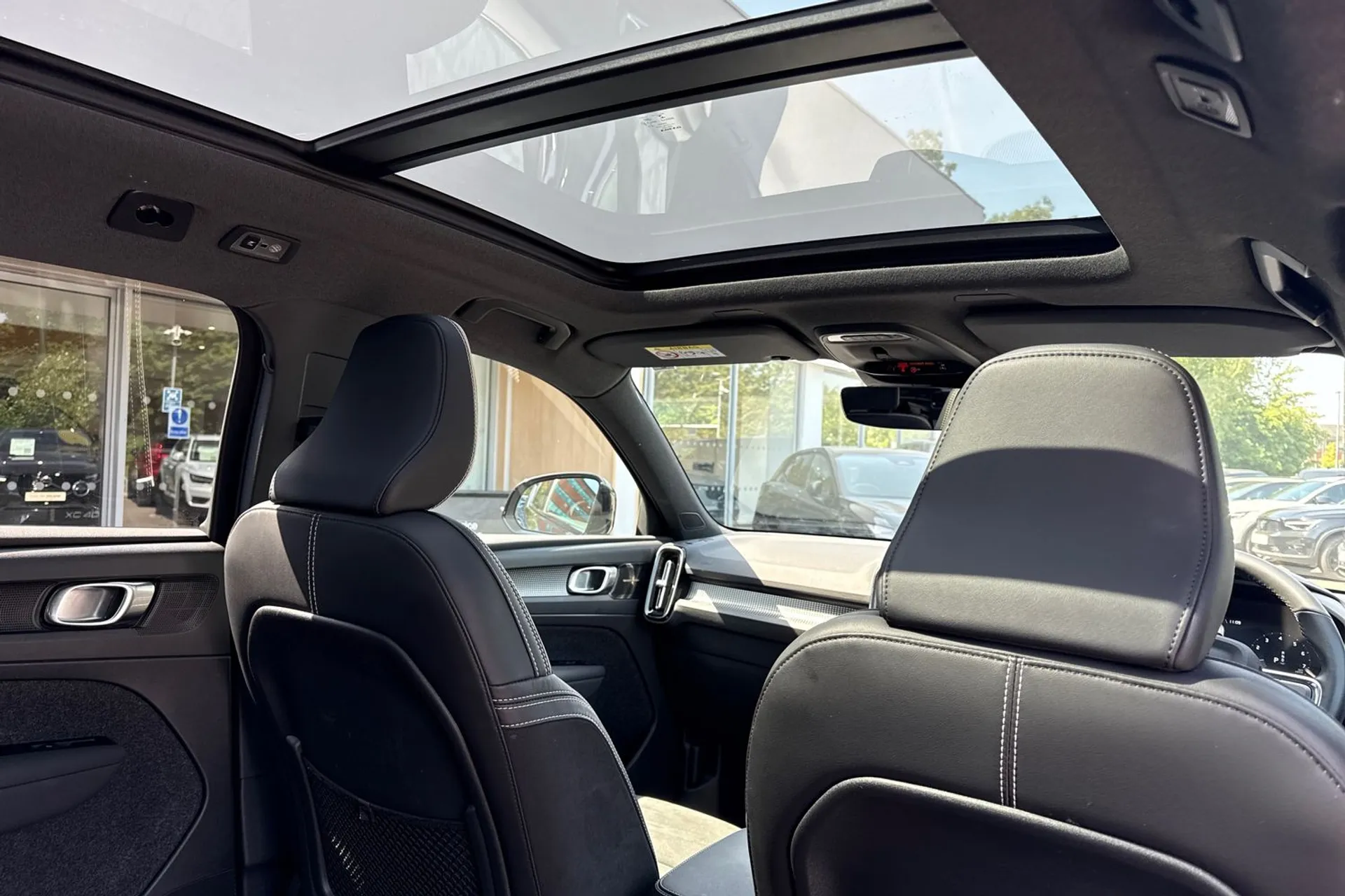 Volvo XC40 thumbnail image number 23