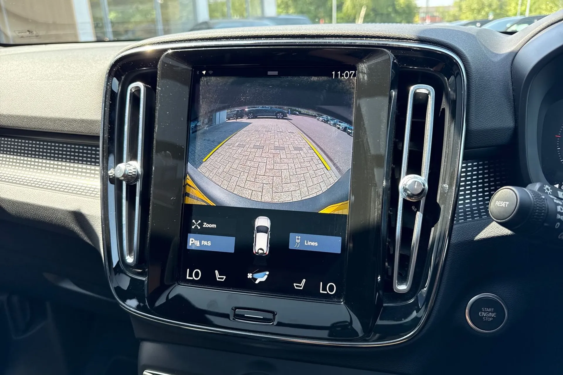 Volvo XC40 thumbnail image number 4