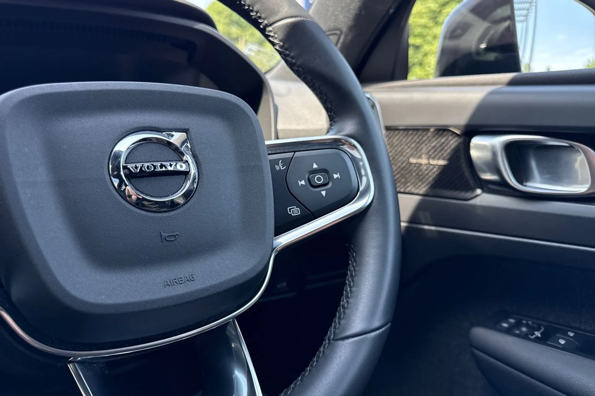Volvo XC40 thumbnail image number 36