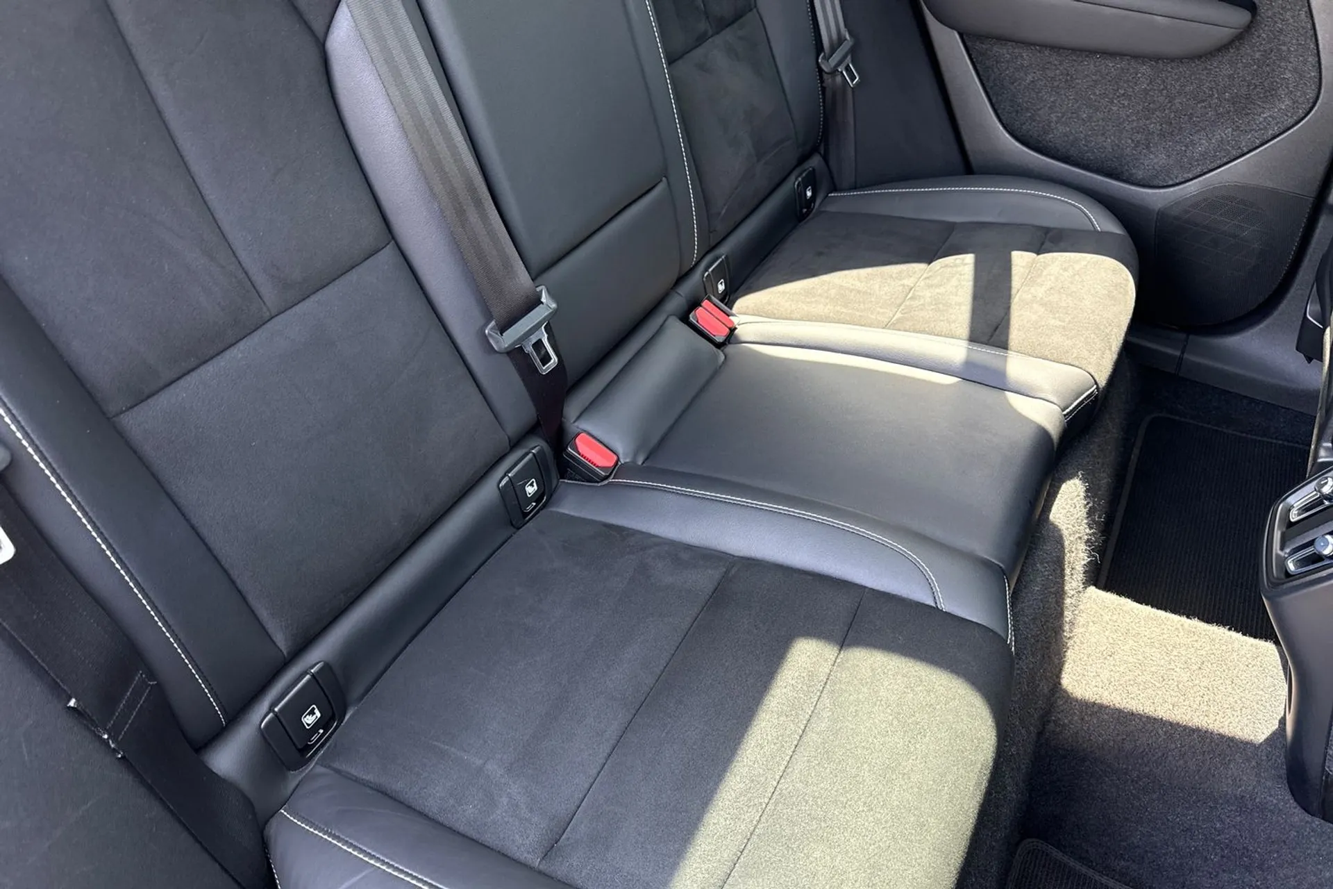 Volvo XC40 thumbnail image number 24