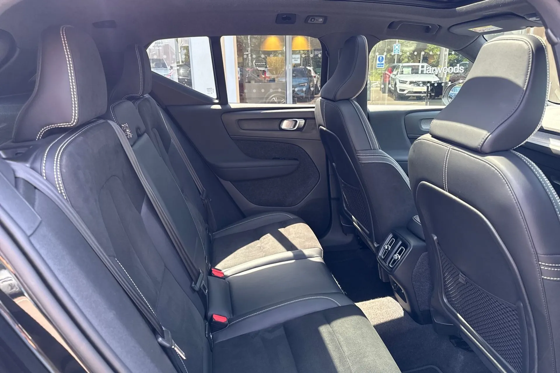 Volvo XC40 thumbnail image number 22