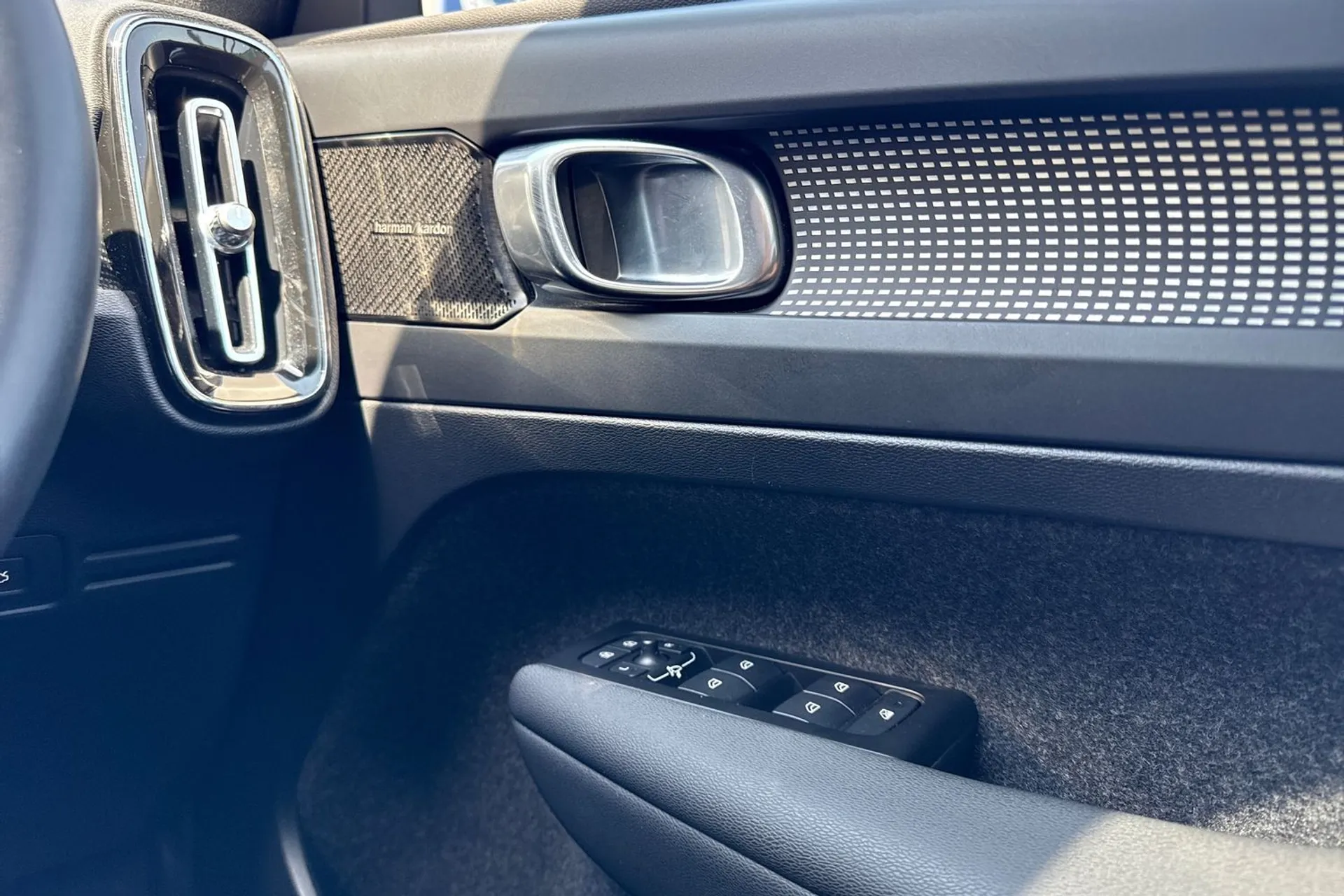 Volvo XC40 thumbnail image number 41