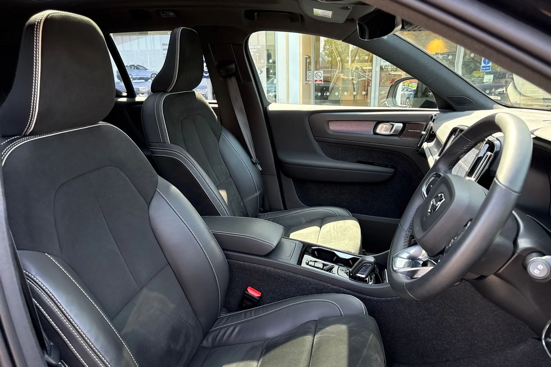 Volvo XC40 thumbnail image number 25