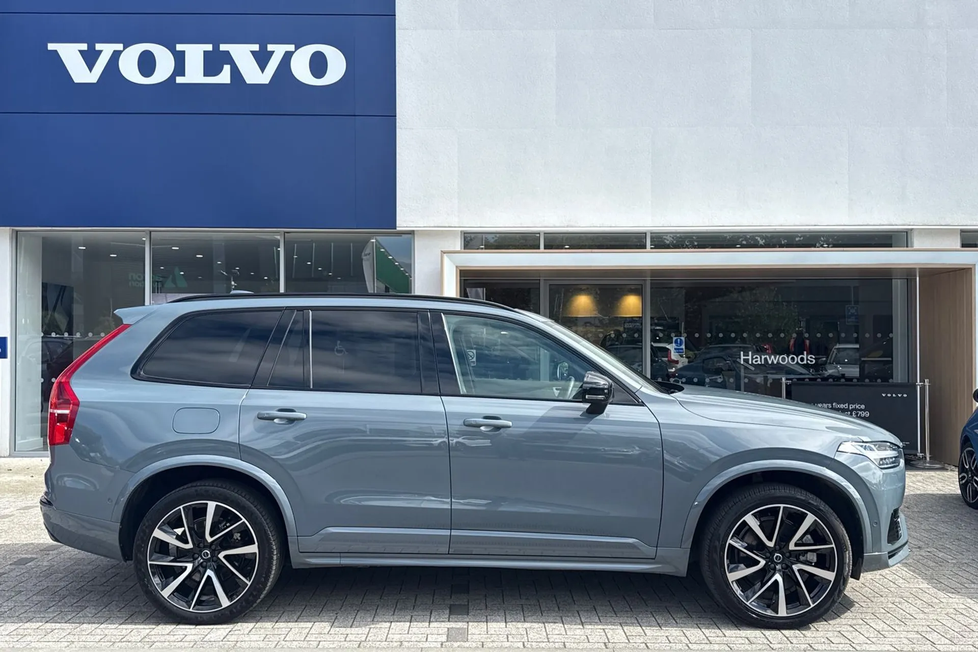 Volvo XC90 thumbnail image number 2