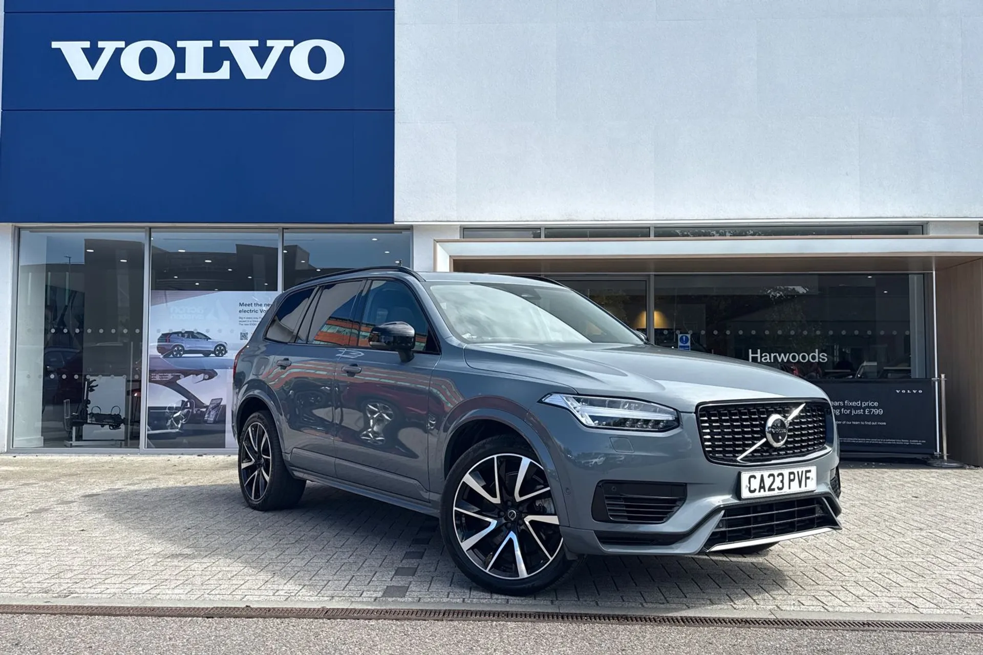 Volvo XC90 focused image