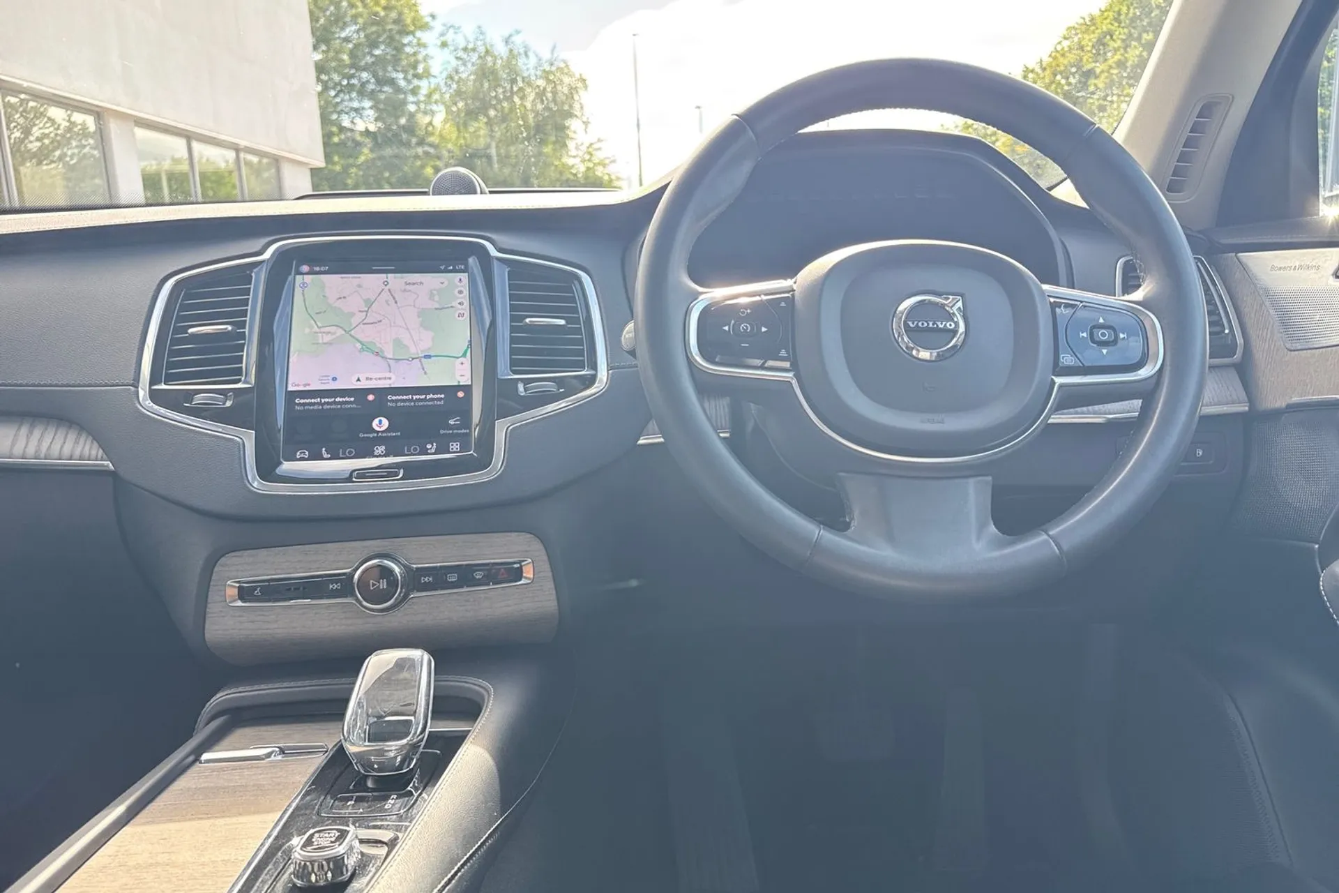 Volvo XC90 thumbnail image number 36