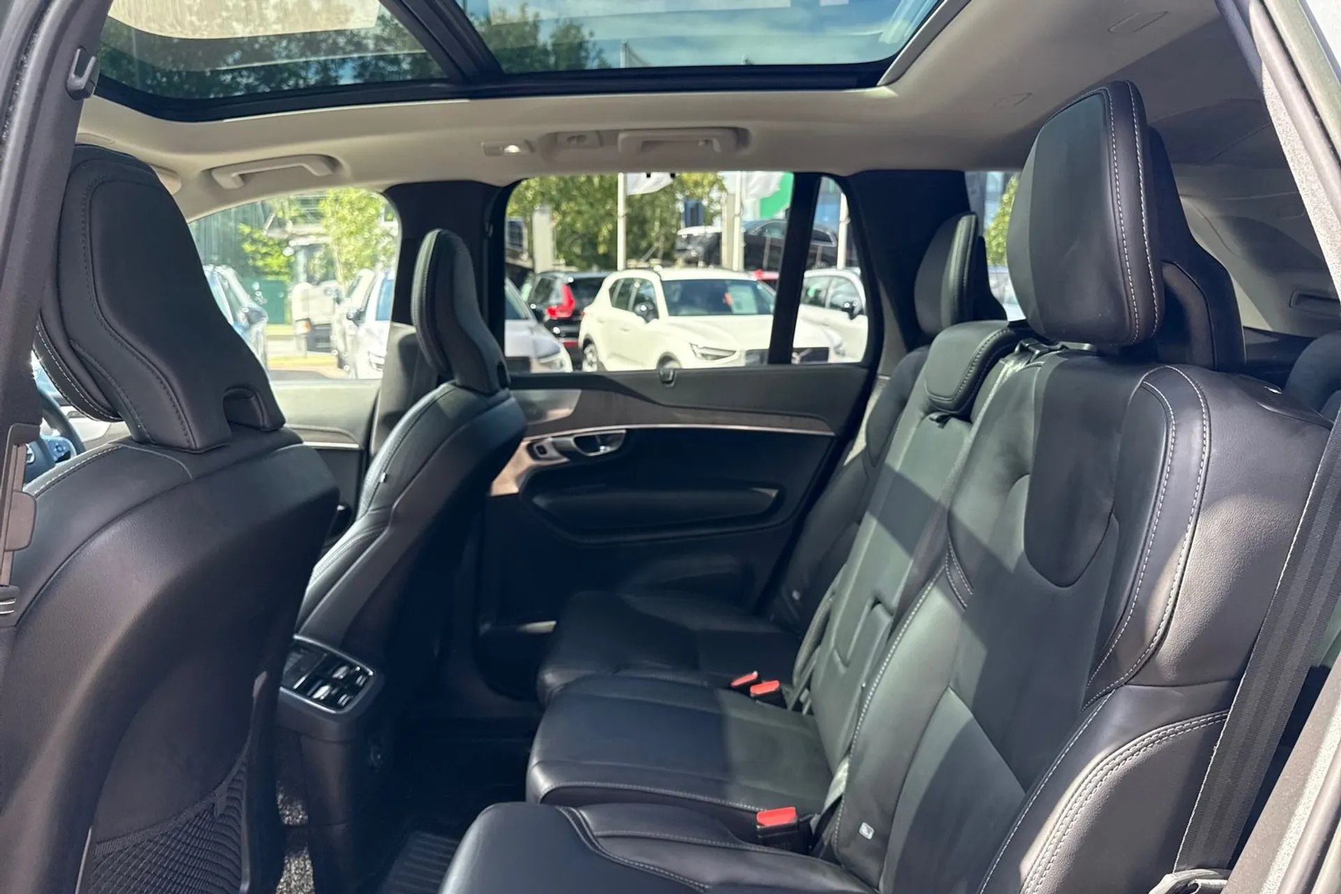 Volvo XC90 thumbnail image number 32