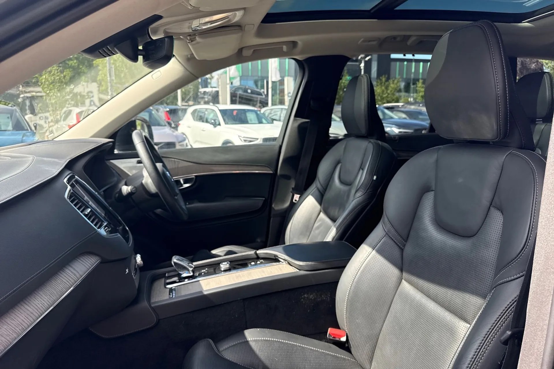 Volvo XC90 thumbnail image number 30