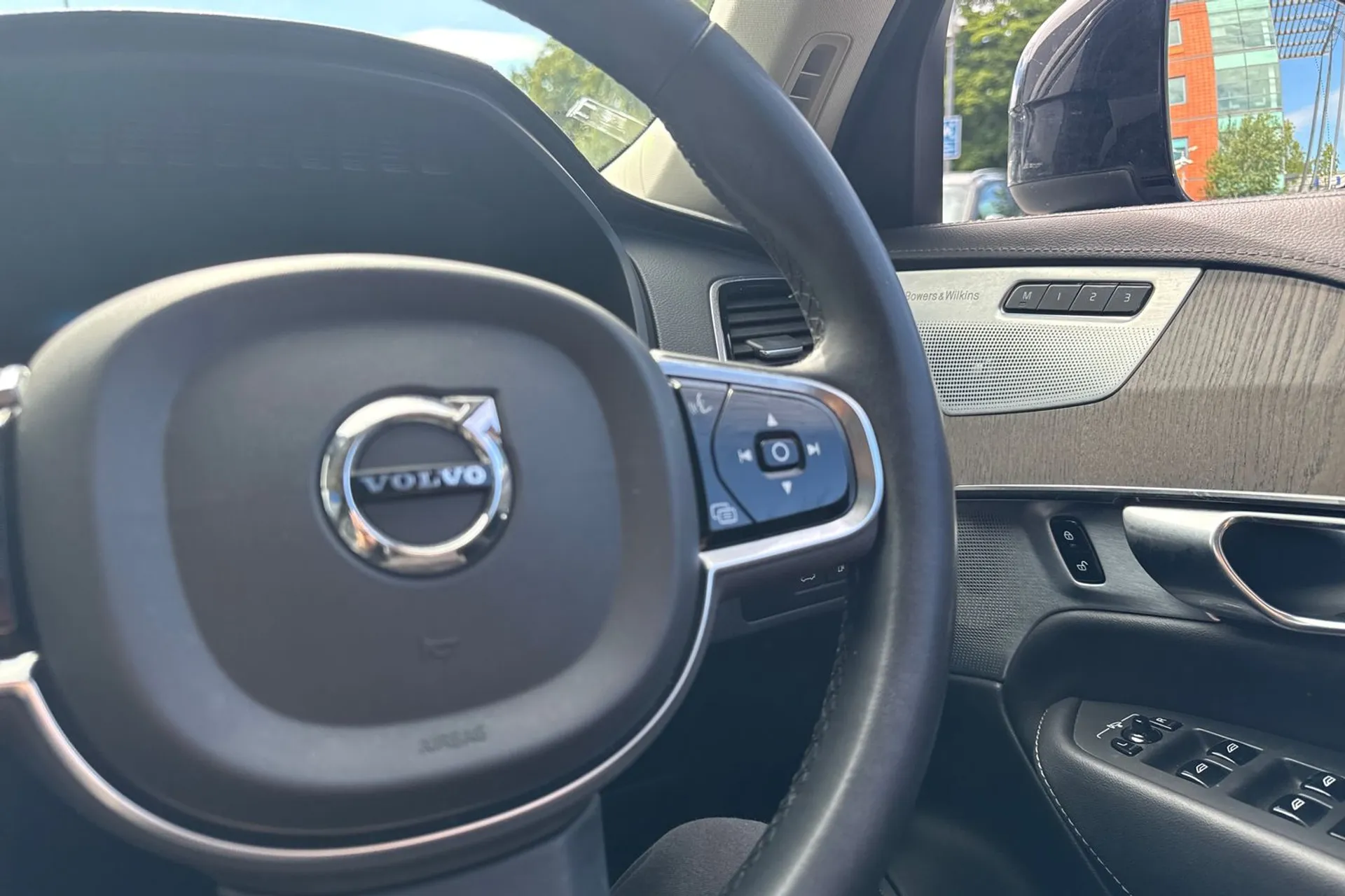 Volvo XC90 thumbnail image number 39