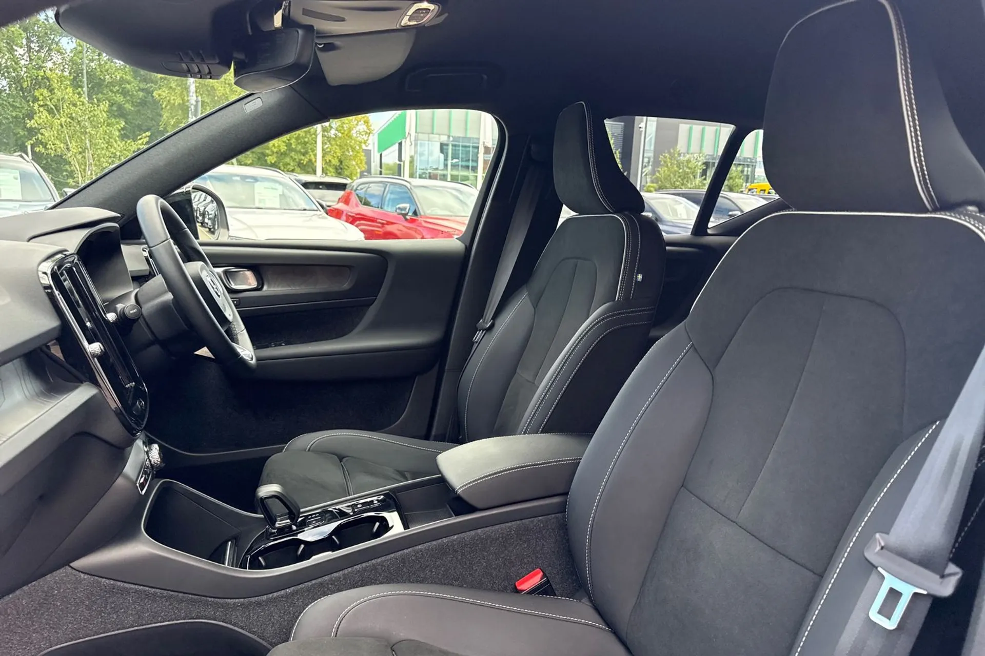 Volvo XC40 thumbnail image number 28