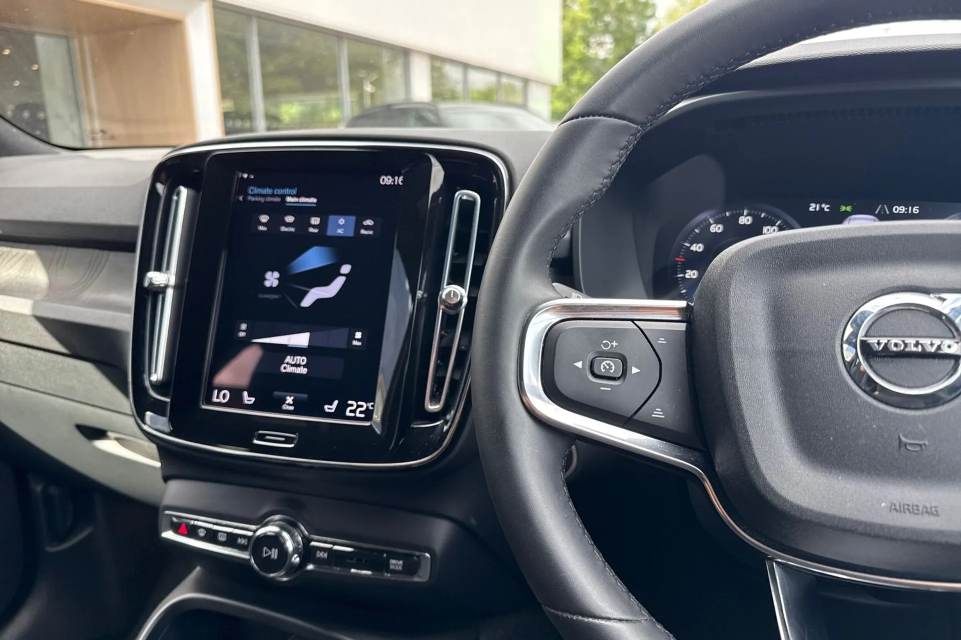 Volvo XC40 thumbnail image number 36