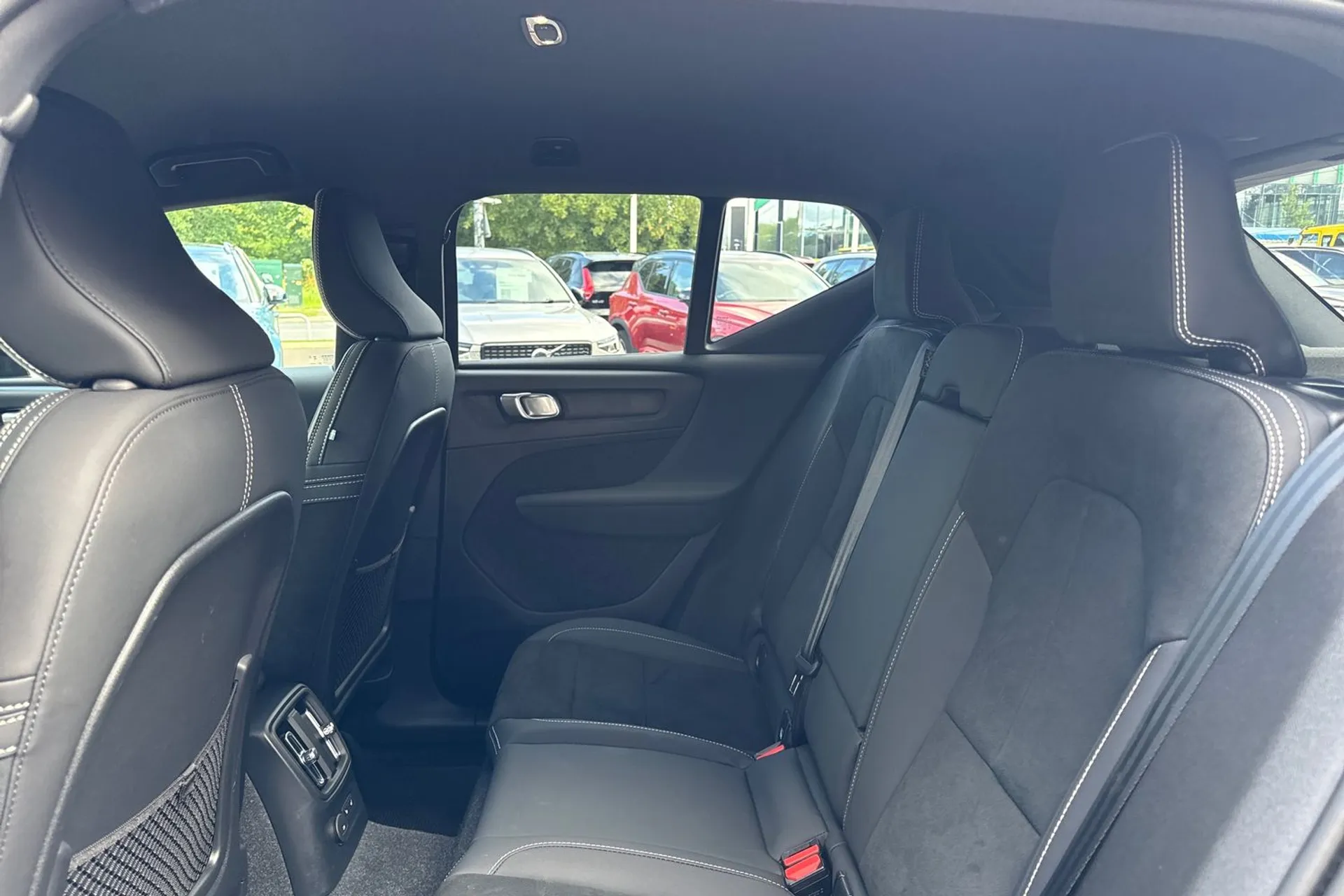 Volvo XC40 thumbnail image number 30