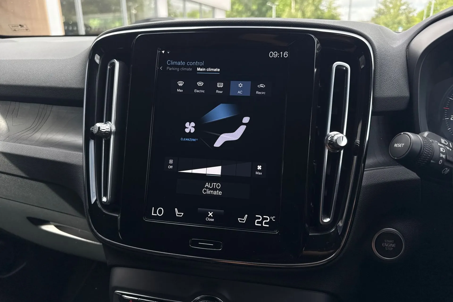 Volvo XC40 thumbnail image number 38