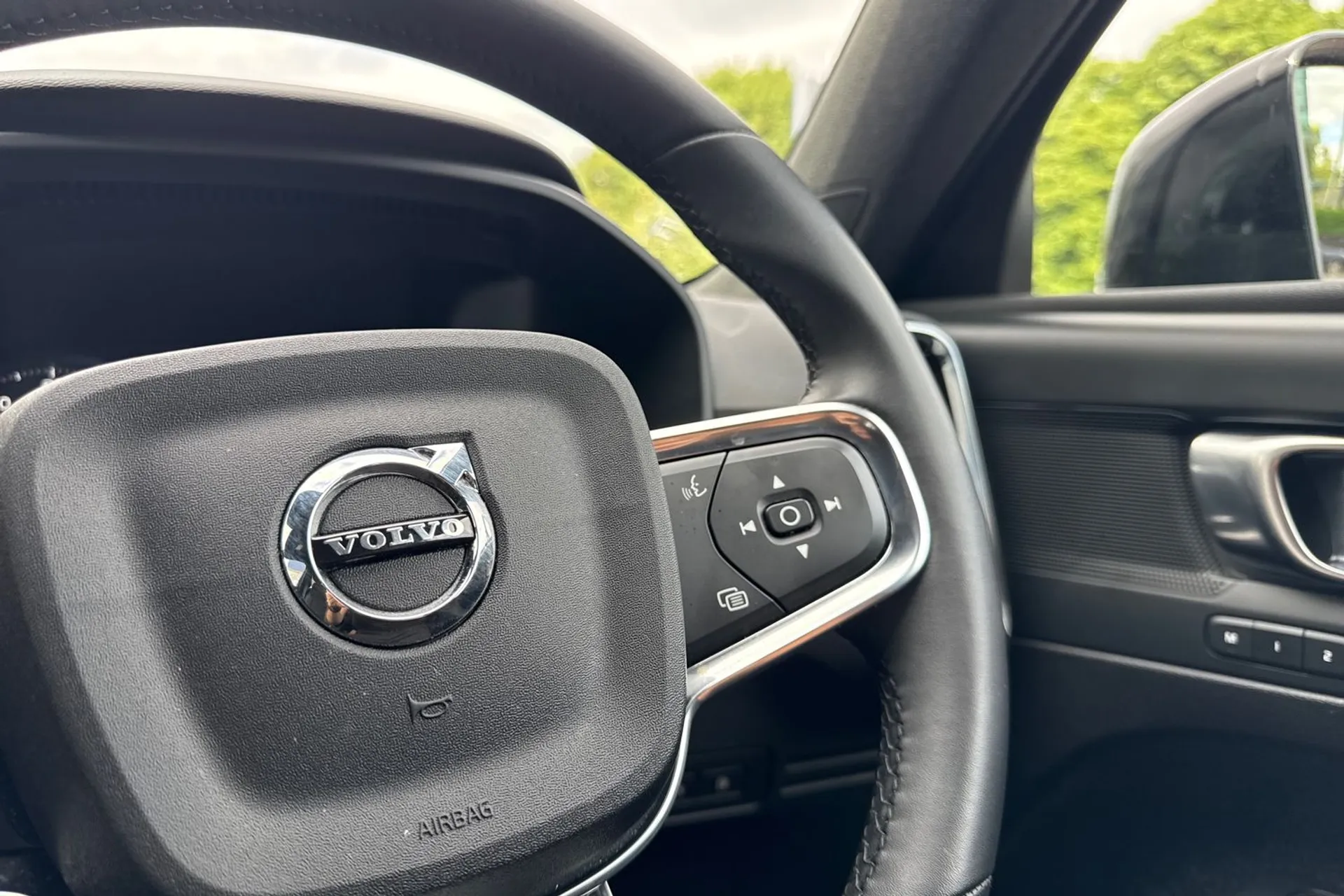 Volvo XC40 thumbnail image number 37