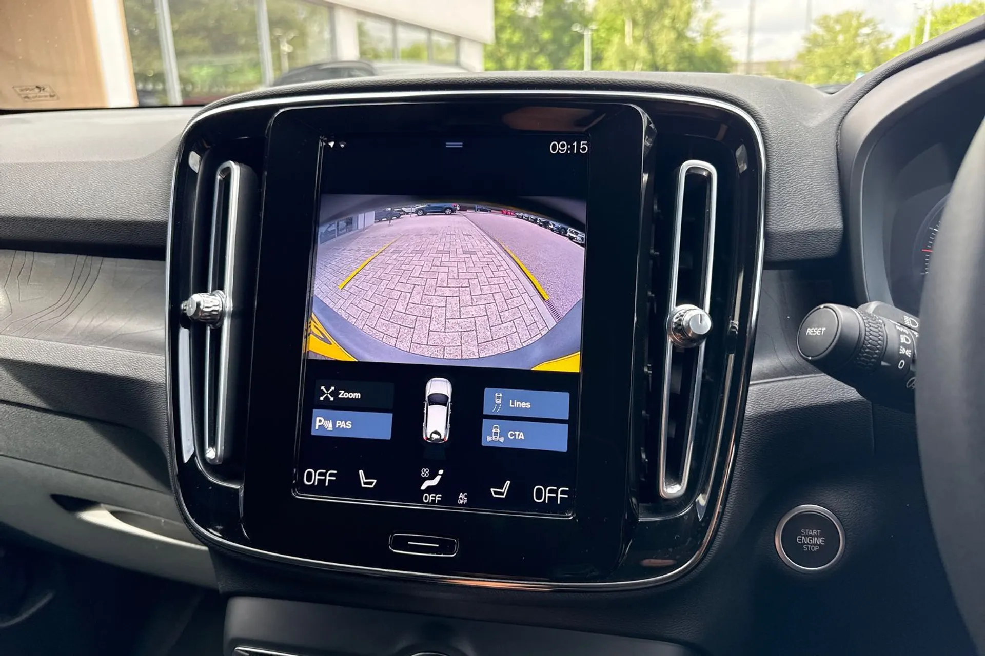 Volvo XC40 thumbnail image number 4